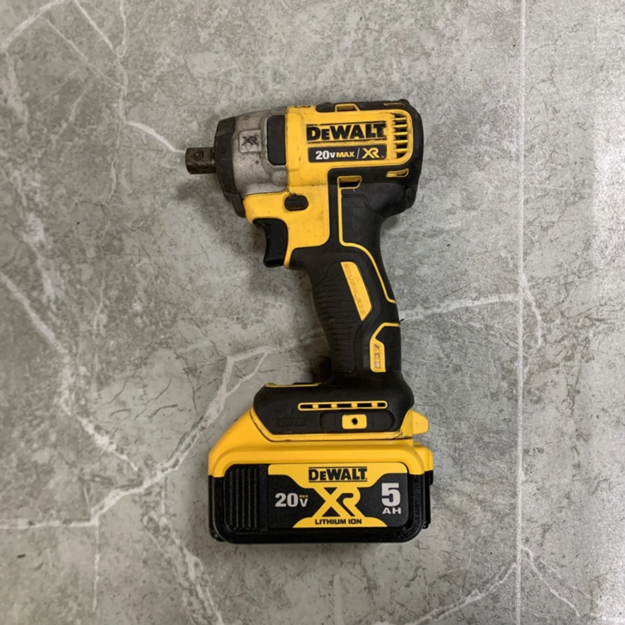 DEWALT DCF887ATOMIC 20V Modified 2/1 impact wrench MAX Li-Ion Includes 5.0AH battery second-hand