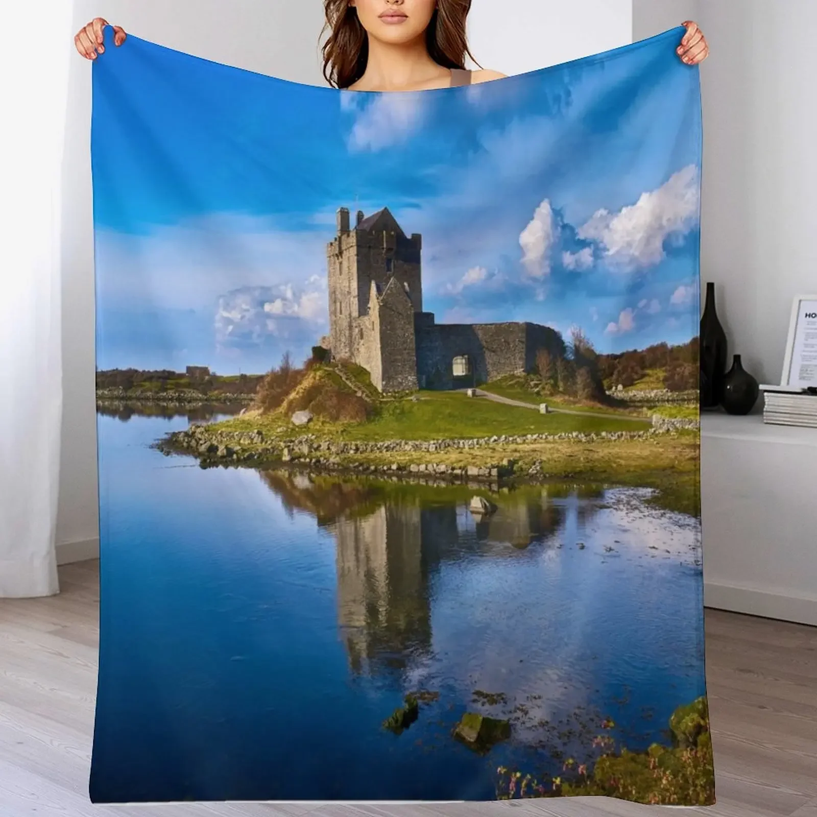 

Dunguaire Castle, Kinvara, Ireland Throw Blanket Luxury Thicken Decorative Sofa For Baby Blankets For Sofas Blankets