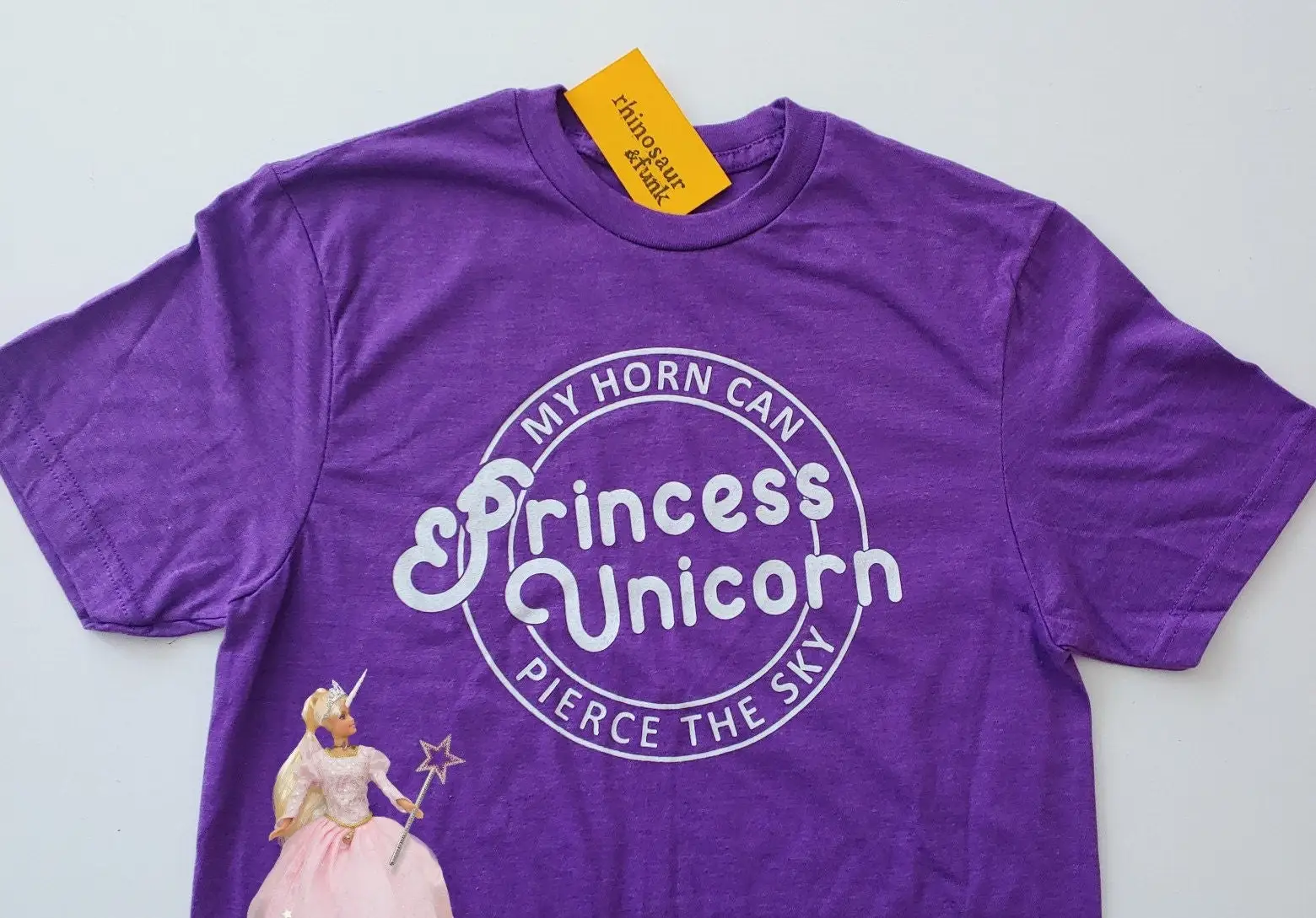 

Футболка и свитер принцессы с единорогом