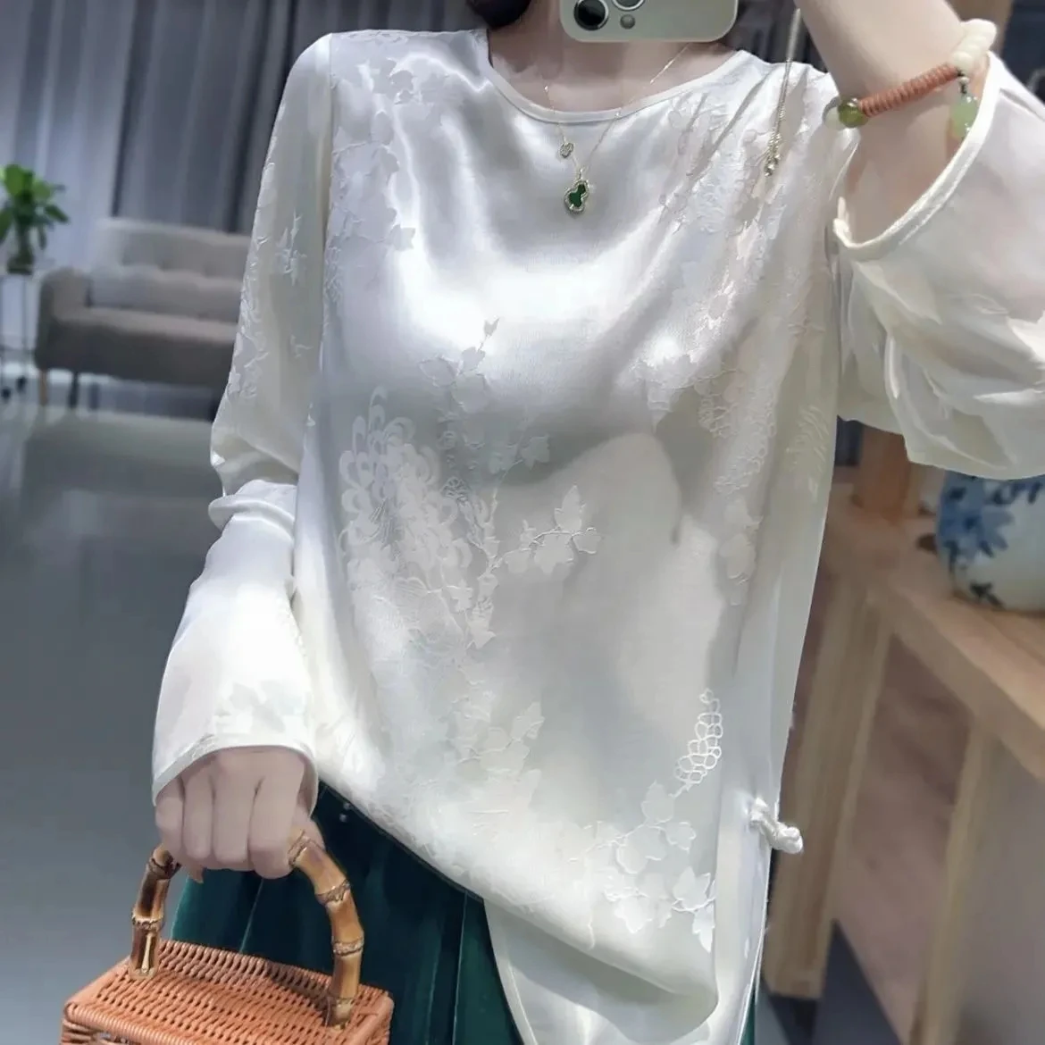 

Женская уникальная рубашка в китайском стиле с резной текстурой на весну и осень 2025 в сочетании с китайской рубашкой Ципао для внутреннего ношения