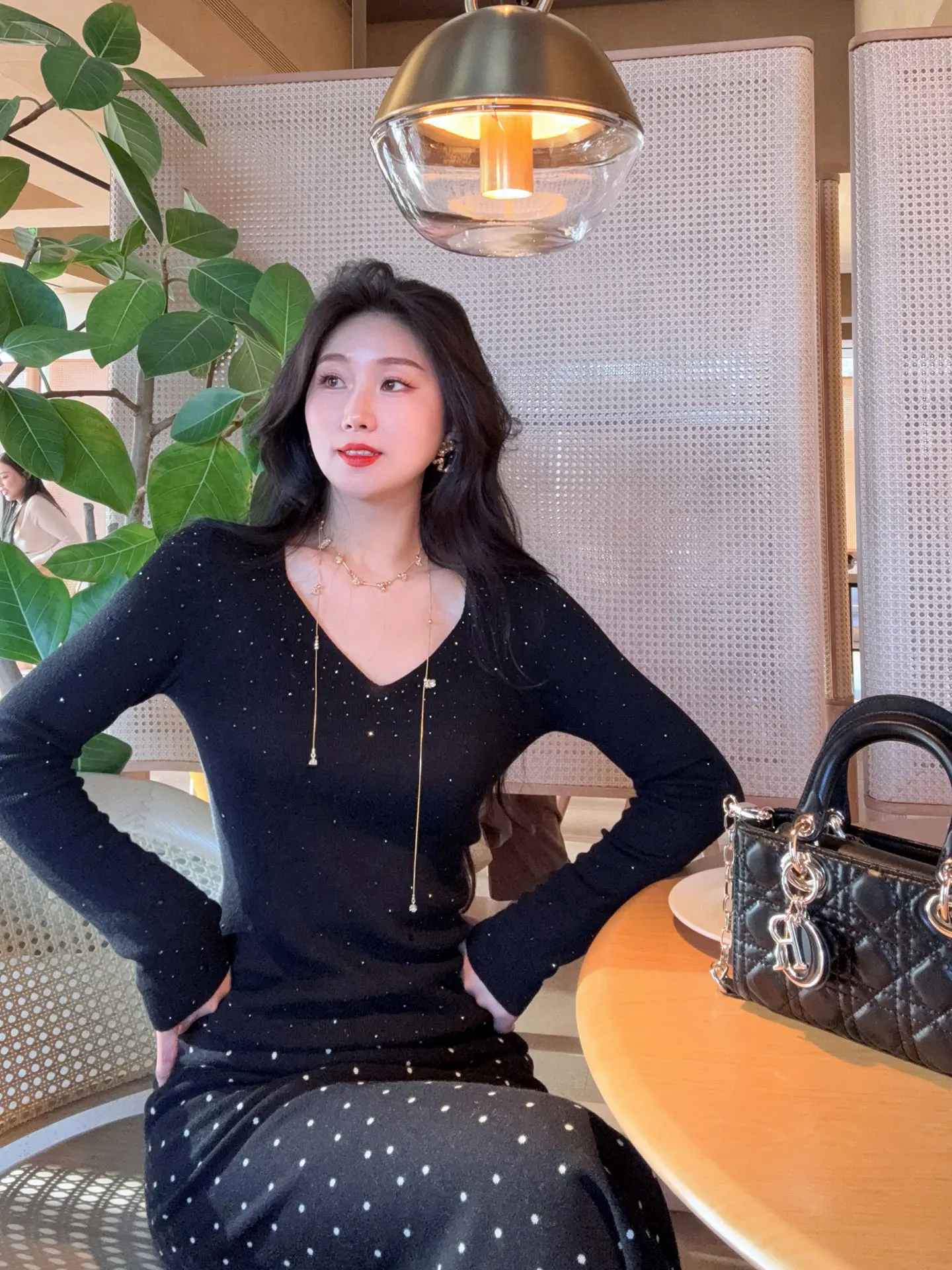 

YANGXIAOJING Мягкий шерстяной свитер с V-образным вырезом и блестками, женский облегающий базовый слой, модный весенний топ