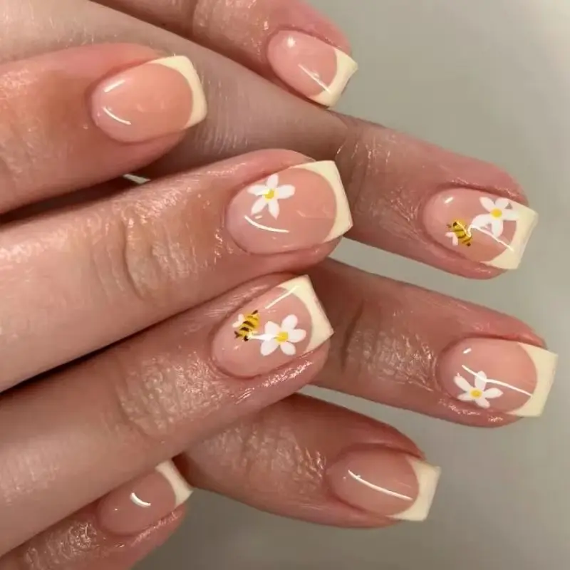 

French Daisy Bee White Flowers Pink Square False Nails Art Butterfly Pearl Fake Nails Rhinestones Press on Nails Charms Manicure