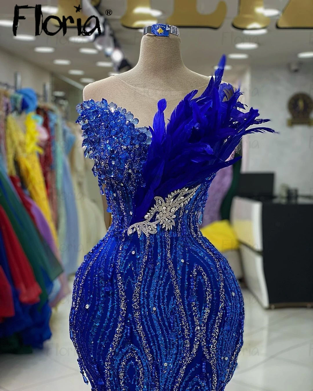 Hermoso vestido de noche sin mangas de sirena azul real para mujer, vestidos de fiesta de boda de plumas de lujo, vestido de celebridad ostentoso