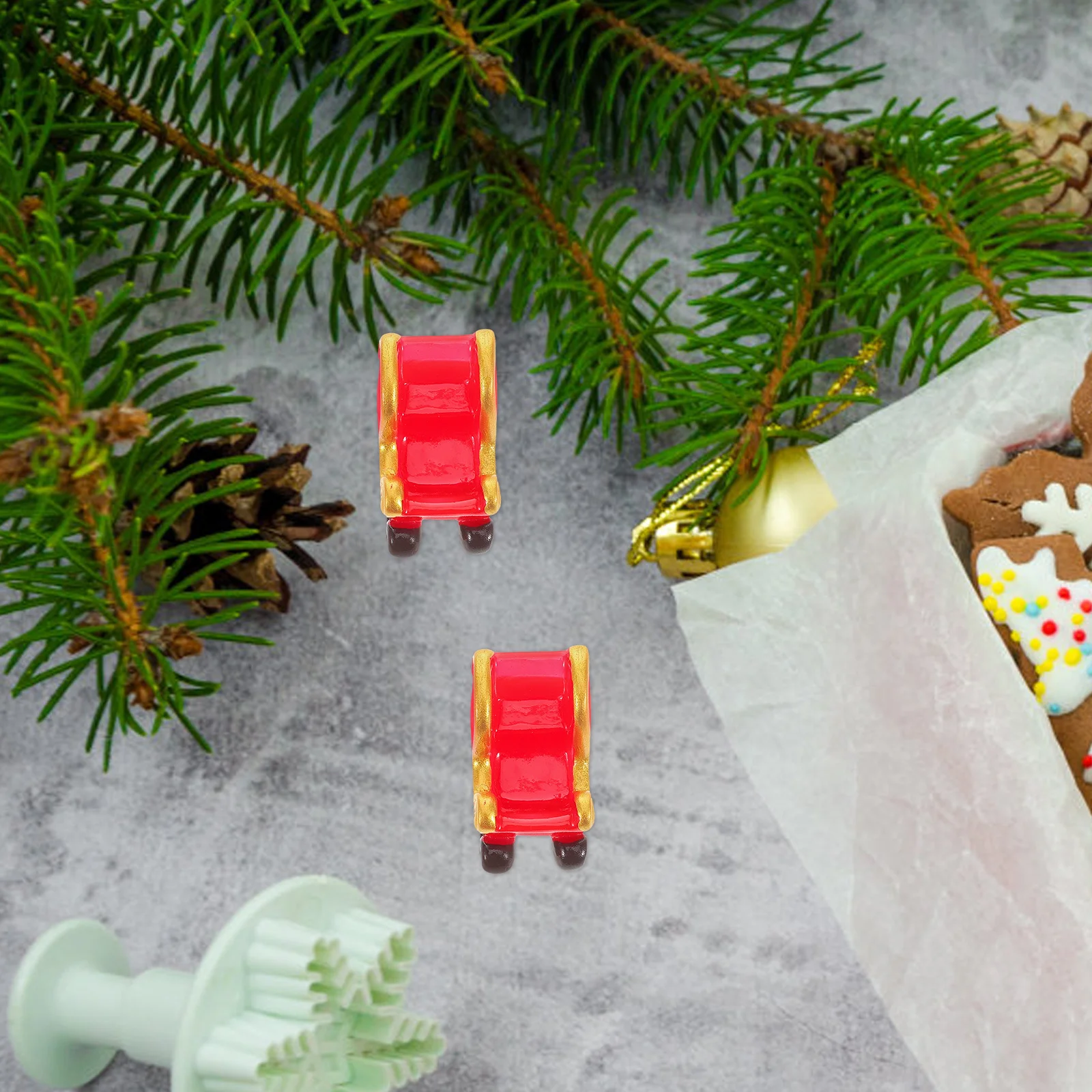 

4Pcs Christmas Sleigh Set Resin Miniature Snow Sleigh Desktop Xmas Party Decoration Reindeer Scene Ornament Miniature Sled