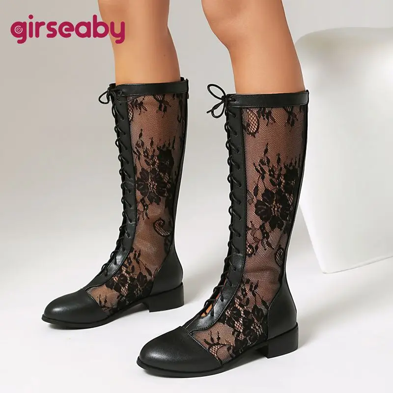 

Girseaby Женские сапоги до колена в стиле ретро с круглым носком, дышащая сетка, толстый каблук 3,5 см, кружевной цветок, удлиненный размер 46, 47, 48, зима