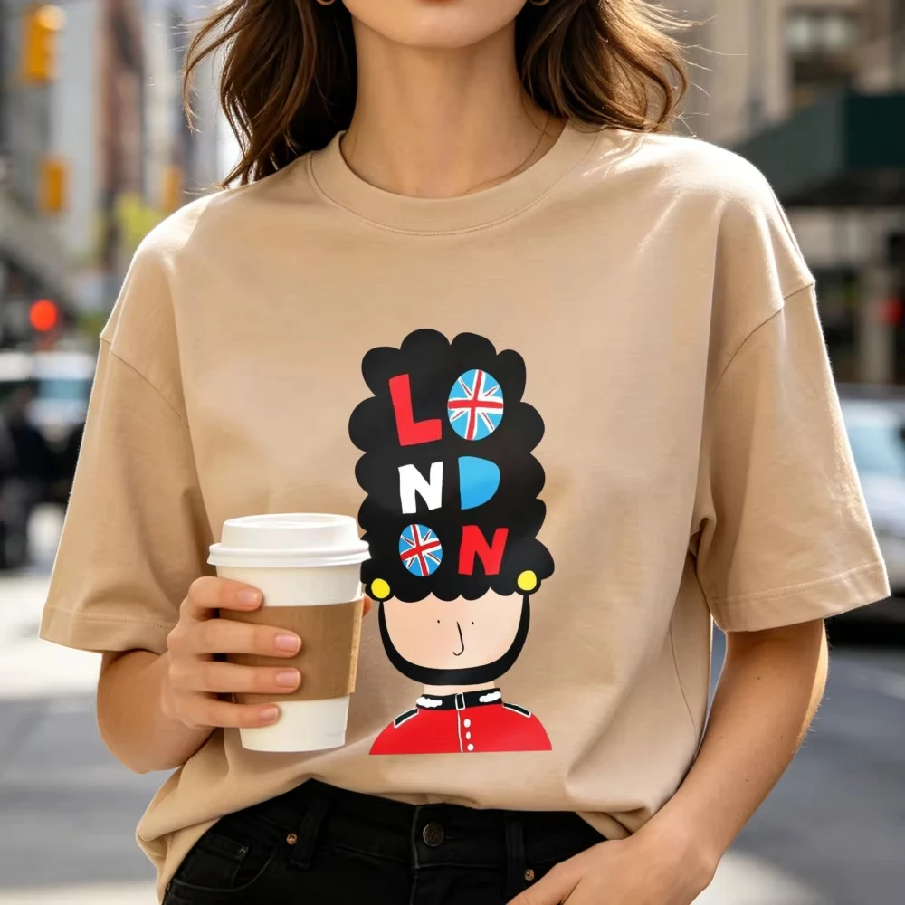 Royal Guard Face Graphic T-Shirt London Flag Bearskin Hat Cute Minimalist Art Men Women Cotton Shirt Fashion Fun Streetwear Tops