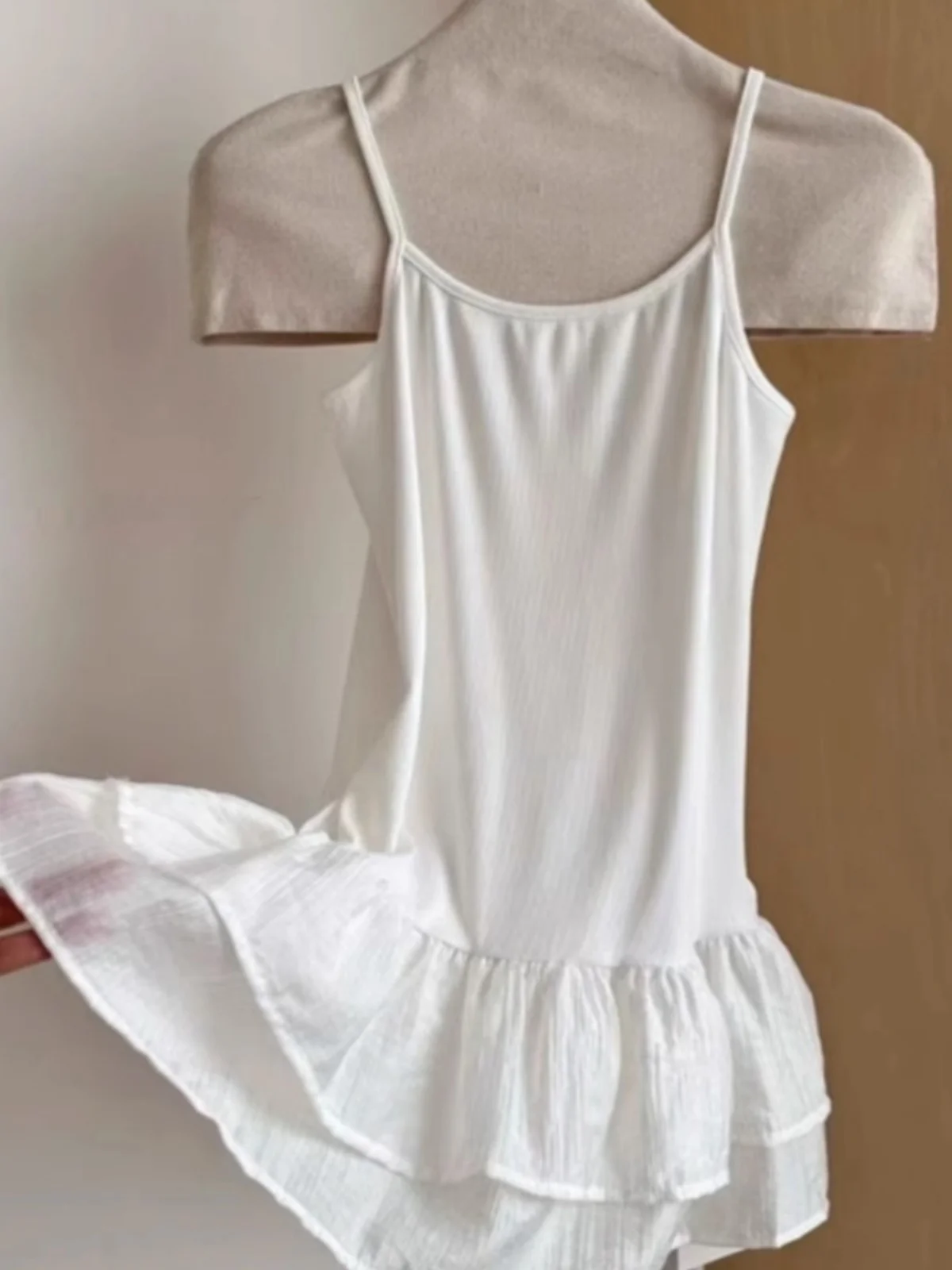 Sweet Ballet Sle Women\'s Slim Fit Vest Top with Double Layer Skirt Hem Small Strap Summer New Arrival Fashionable Layering