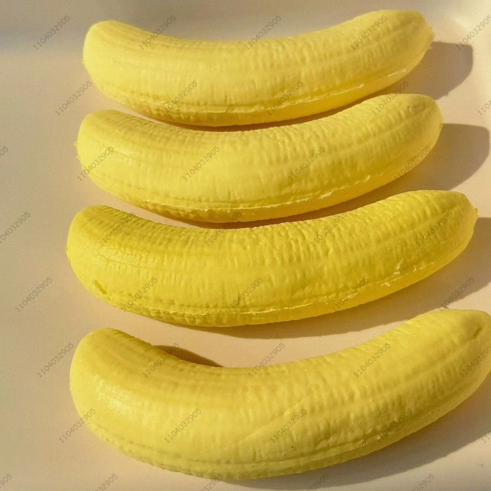 Giocattolo Squishy di banana sbucciata Lento aumento Realistico Polpa di banana Agitarsi Giocattolo Sensiale Schiuma antistress per adulti Bambini Divertimento Decorazioni da scrivania