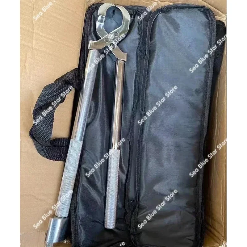 Firefighters emergency rescue slow dismantling strong pliers locksmith anti-theft door panel dismantling, emergency rescue
