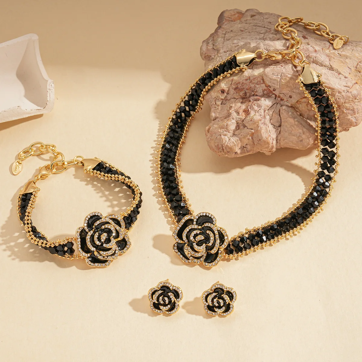 

Sweet Crystal Flower Jewelry Set for Women Wedding Shiny Rhinestone Eaarring Post Choker Necklace Bracelet Party Ornament Gifts