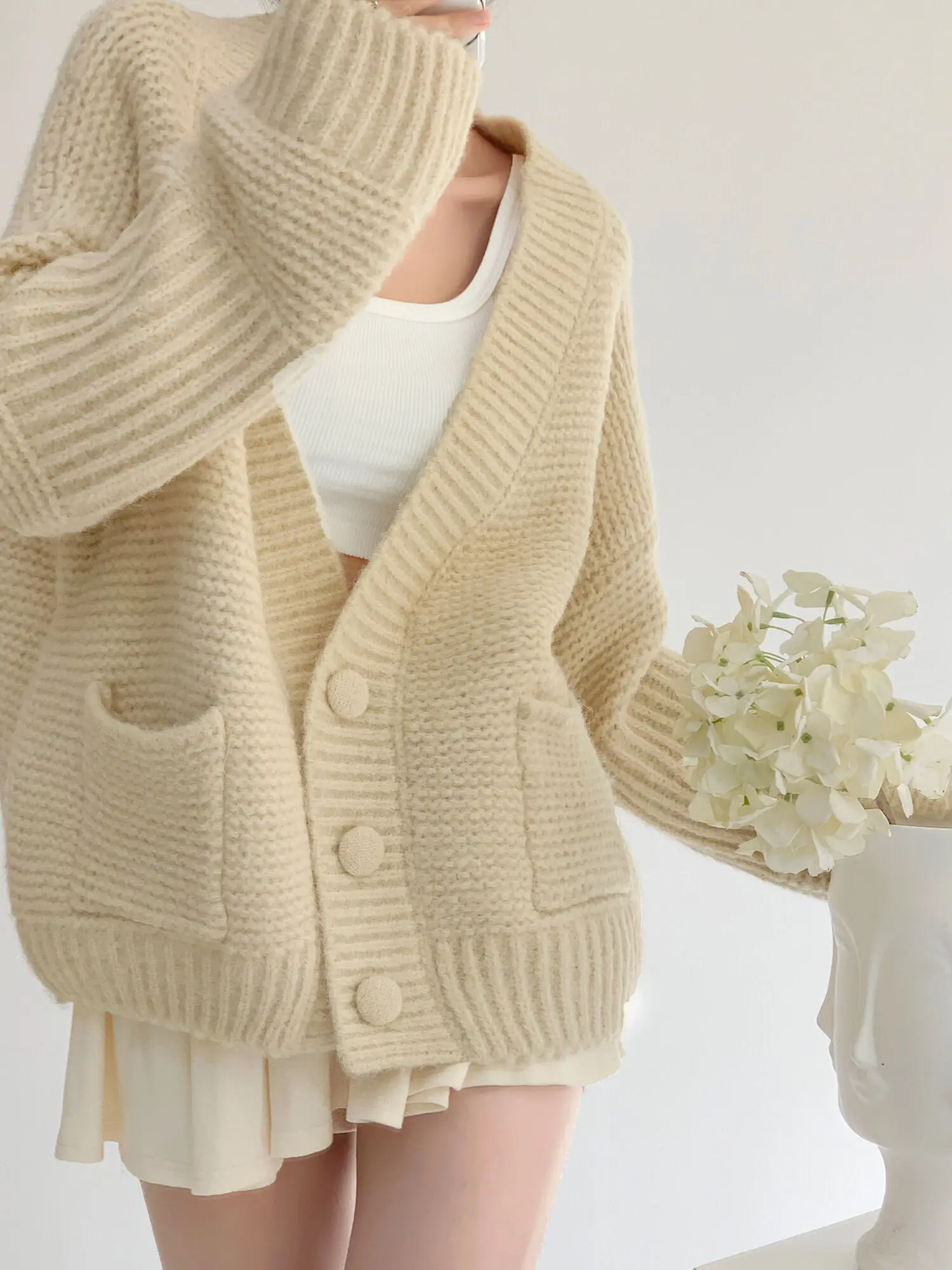 Autumn Sweet 2024 V-neck Knitted Single Breasted Cardigan Women's Niche Soft Solid Large Long Sleeve Sweater Loose Top 22SQ