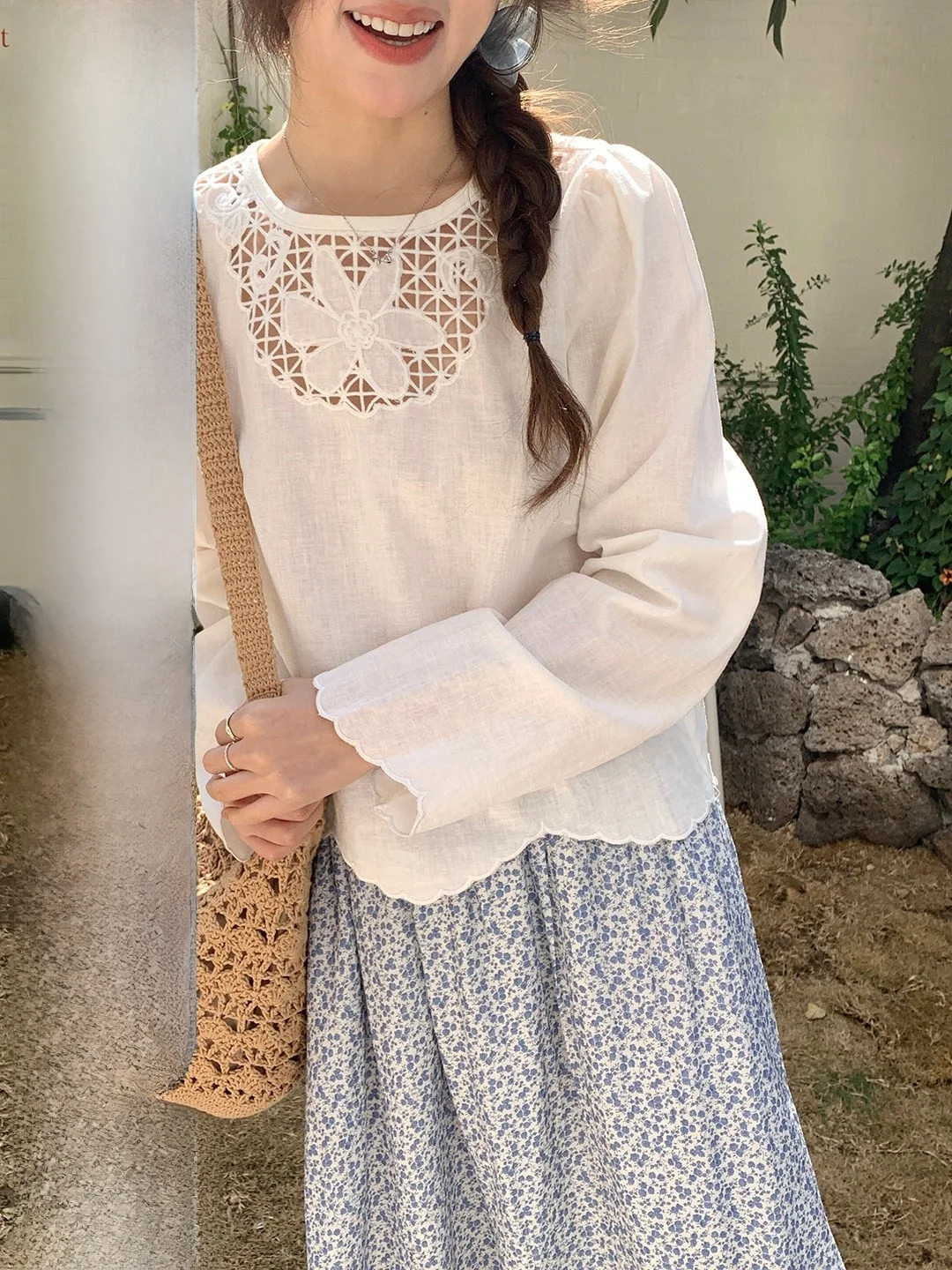 

Ele Fem Korean Sle Embroidered Loose irt Hollow Design Spring Season Breathable Cotton Long Sve round Ne Top