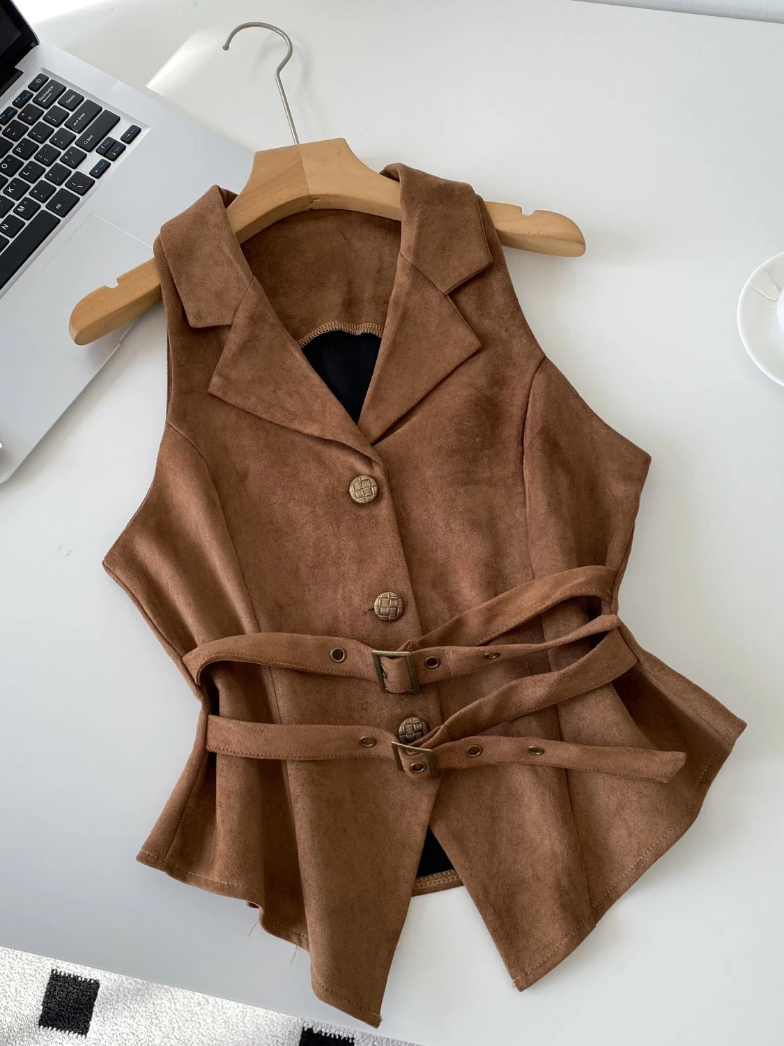

Faionable Belted Svel Velvet Vest Women's Autumn Versatile Small Size Bal V-ne Single Button Closure Color