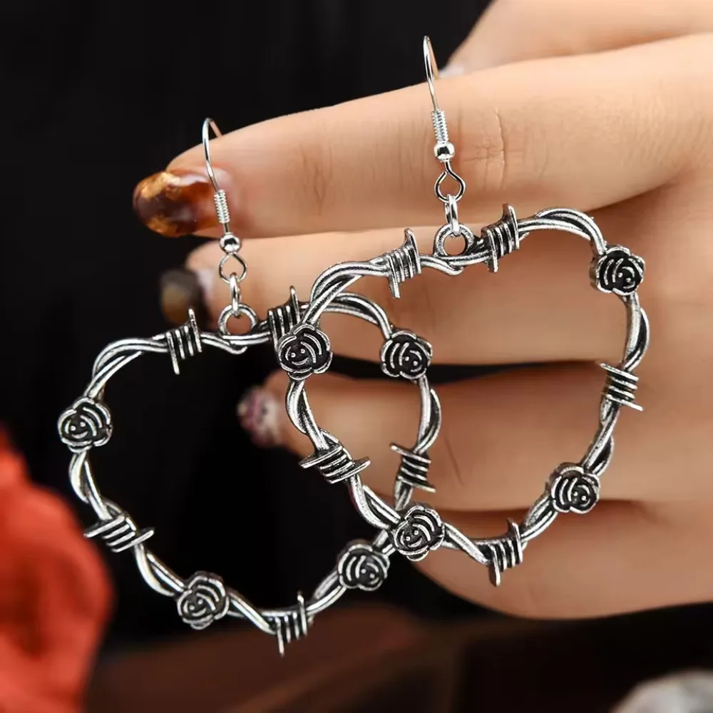 Punk Barbed Wire Heart Earrings Gothic Barbed Metal Rose Heart Earrings Jewelry Black Heart Drop Earrings Party Accessories