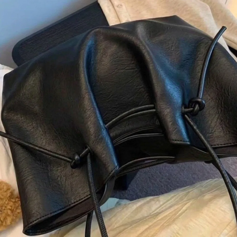 Chic Large Capacity PU Leather Tote Bag With Coin Purse Soft Shoulder Bag Polyester Lining Drawstring Handbag Girls