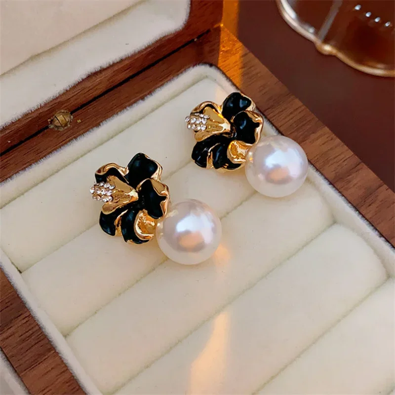 Full Crystal Big Imitation Pearl Flower Stud Earring for Women Black White Geometry Jewelry Accessory Wedding Christmas Gift