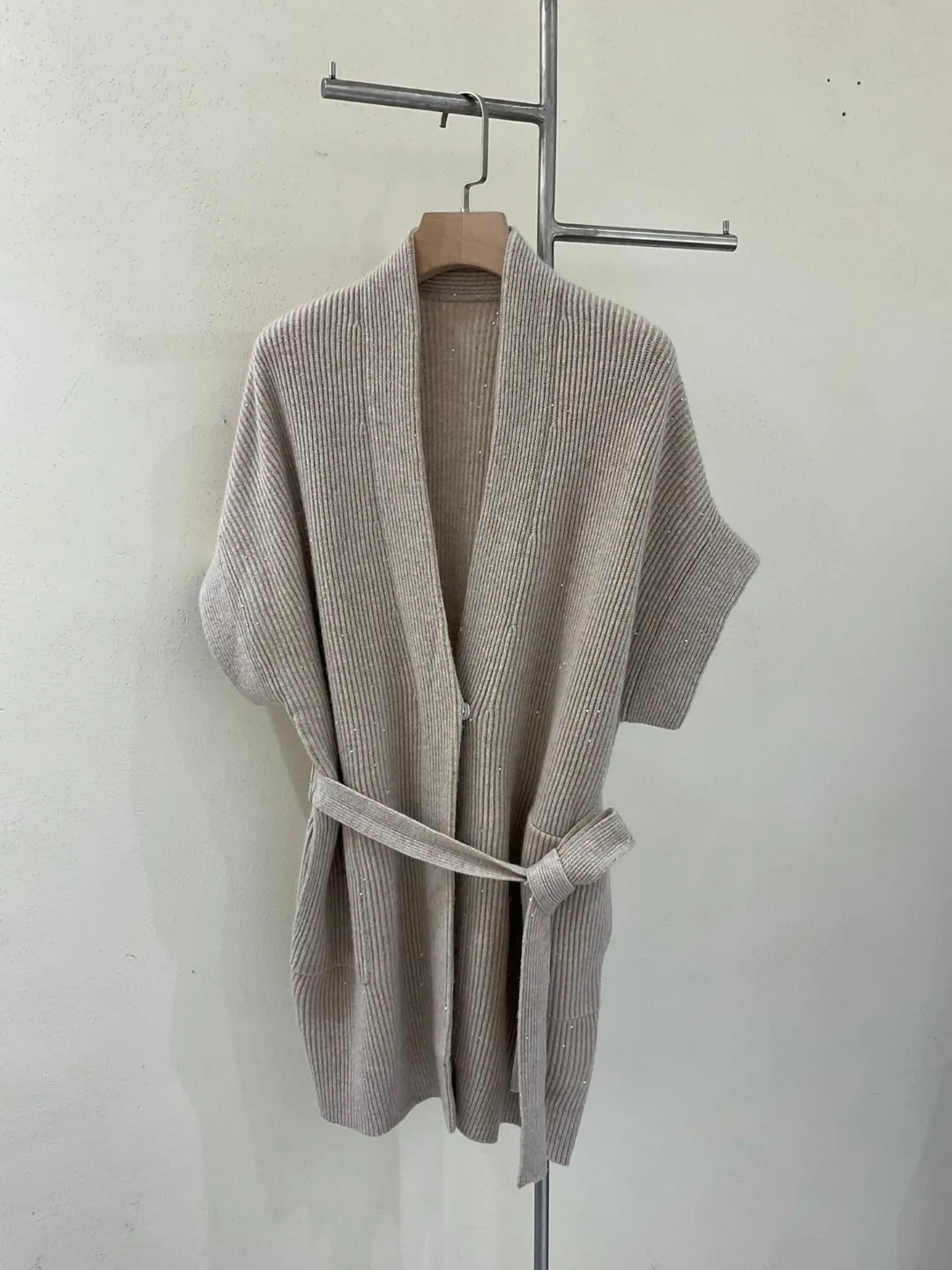 Mid sleeved waistband 100% merino wool cardigan