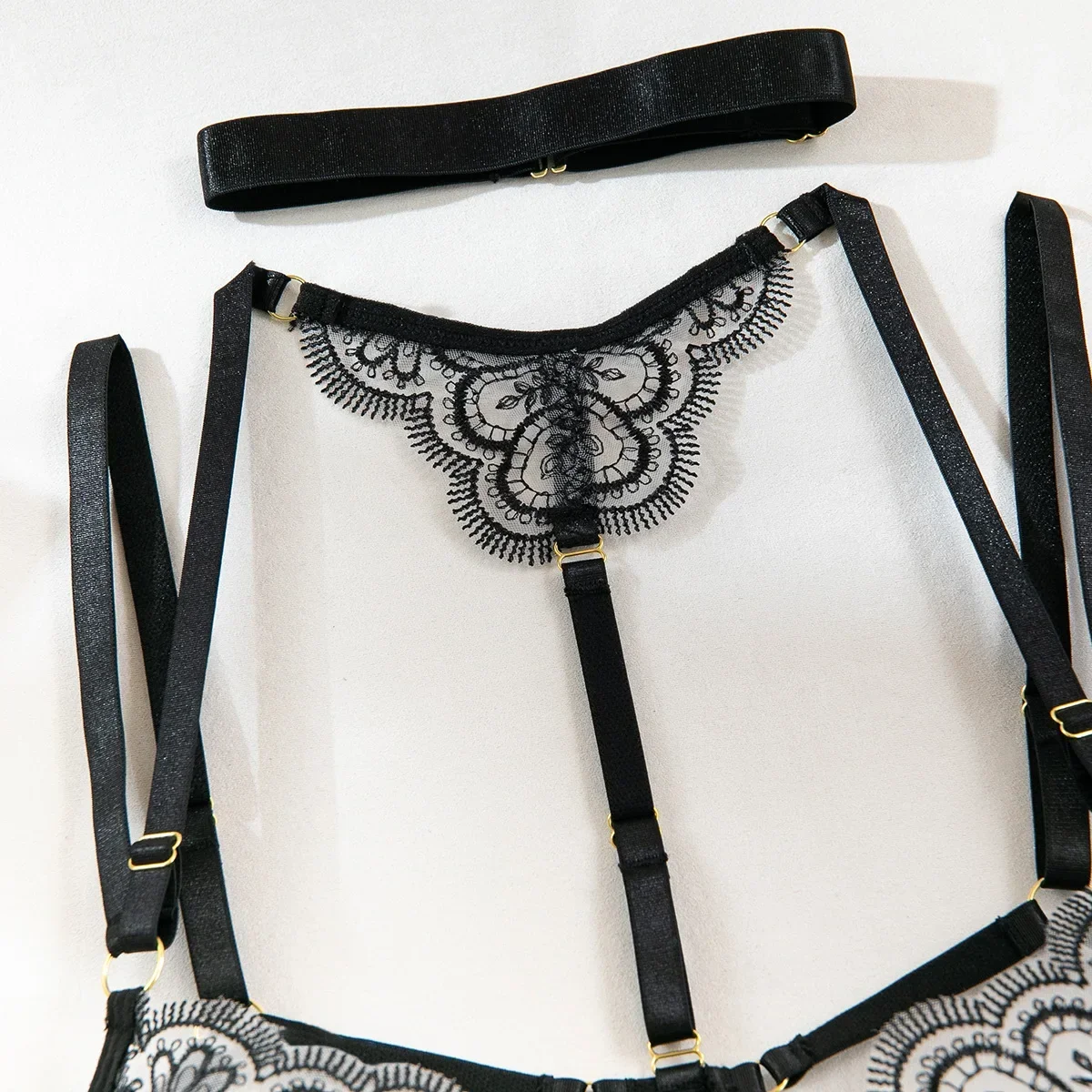 Nova moda indústria pesada conjunto de lingerie bordada com fivela de metal perspectiva sexy feminina botão aberto frontal conjunto de cinco peças