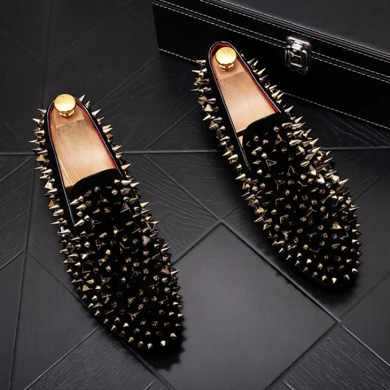 Luxury Rivet Design Shoes Men Slip on Loafers Fashion Brand Stud Spike Rivet Loafers for Men Flats Black Casual Shoes