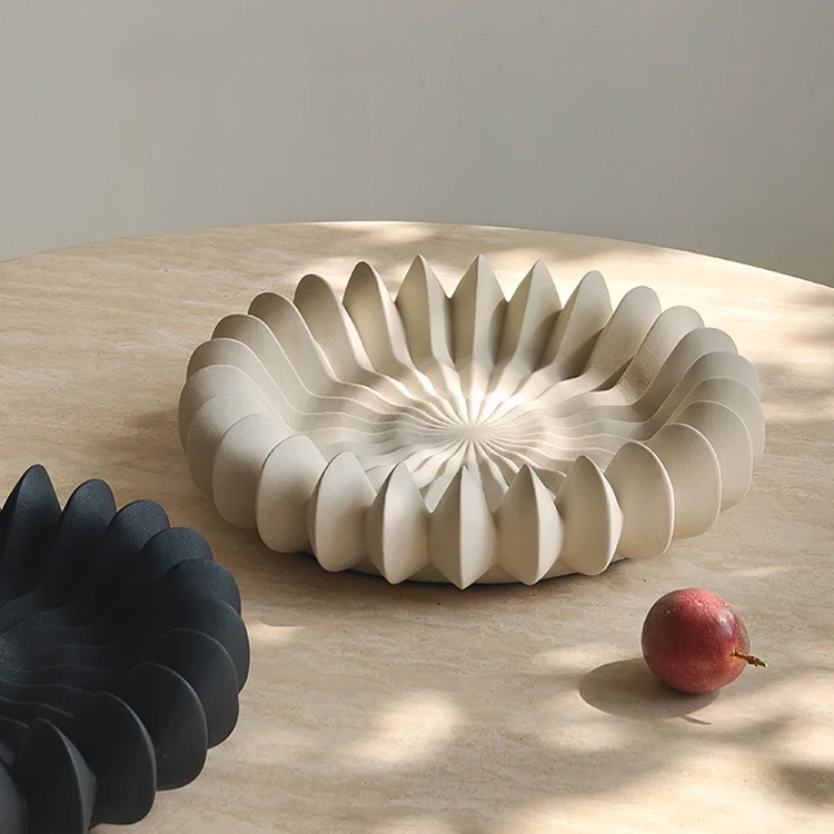 French medieval black and white irregular art fruit plate, hotel living room coffee table tabletop, handmade storage ornament