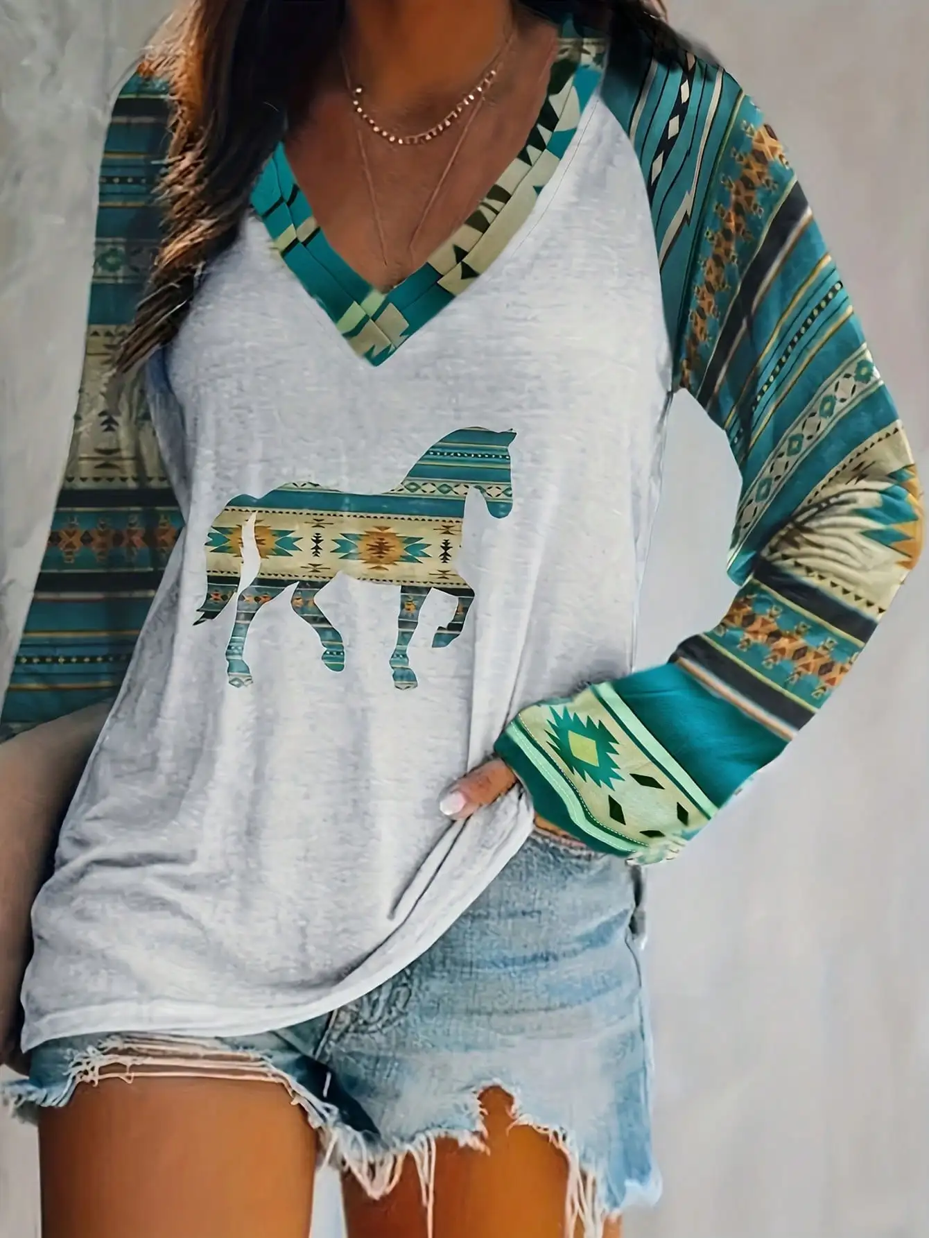 

Женская футболка с длинными рукавами и v-образным вырезом в стиле вестерн с этническим принтом