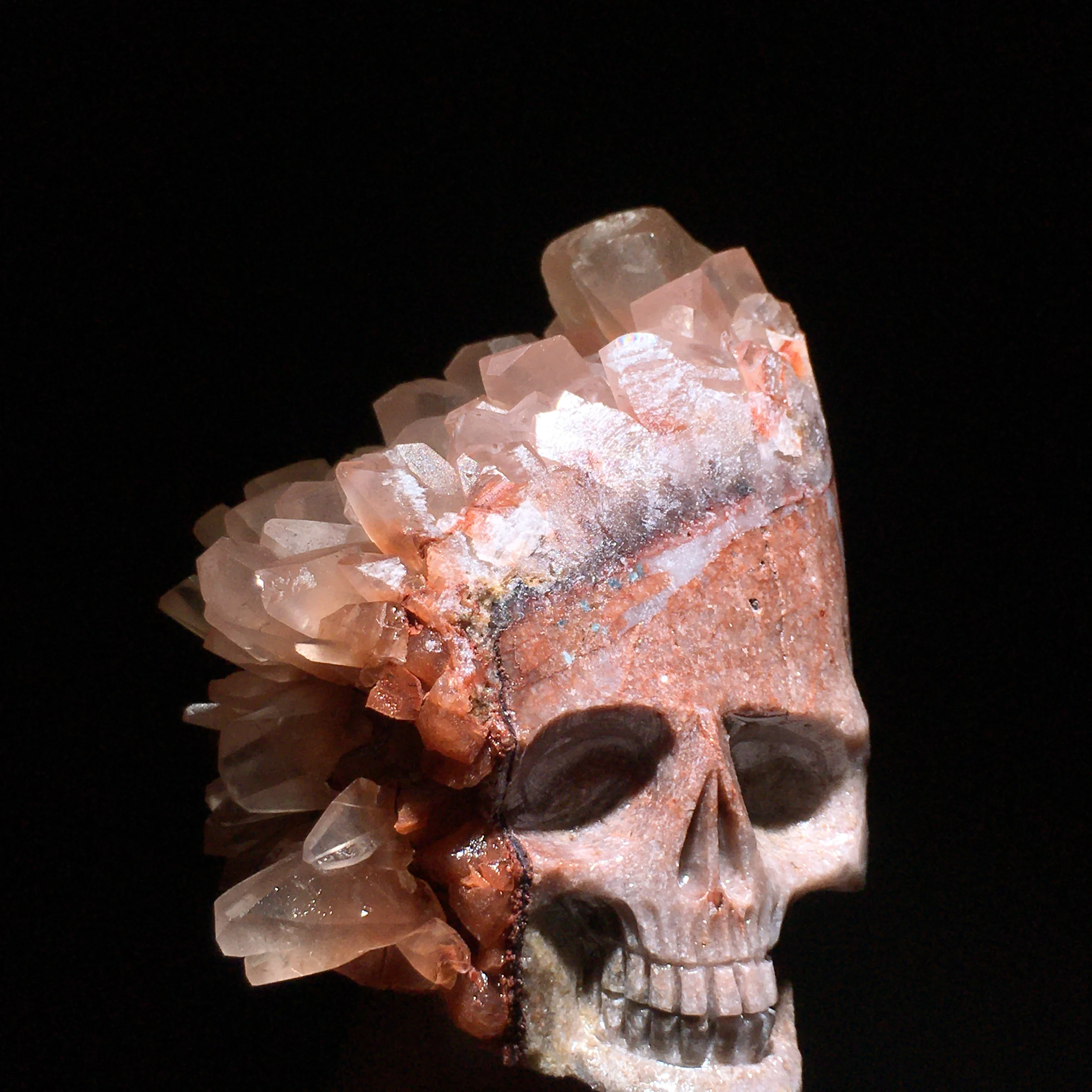 Natural crystal clusters Quartz mineral specimens Red calcite hand carved skull Crystal skull decorated rock Gift Reiki Healing