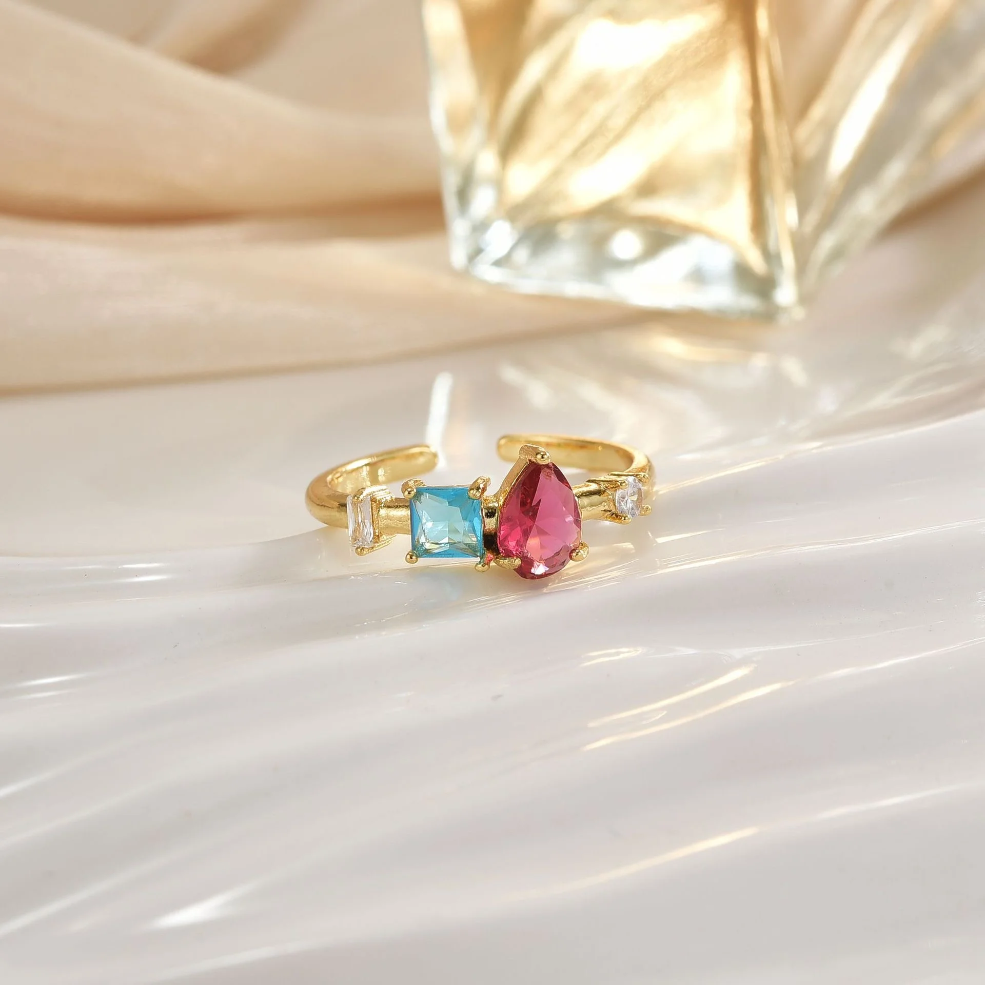 New Light Luxury Ring with Micro Inlaid Geometric Opening Ring