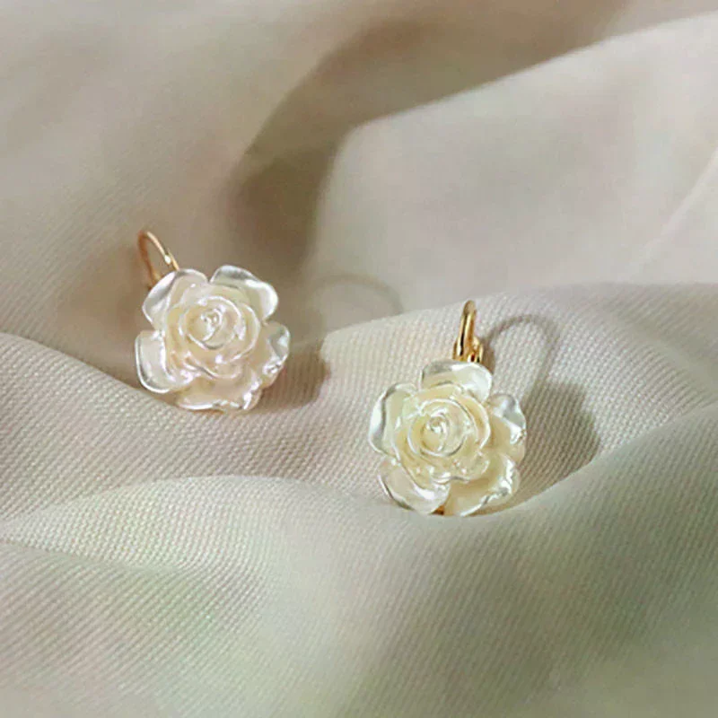Luxury Camellia Pearl Stud Earrings Charm Elegant Eesign White Flower Dangler Women Party Trend Style Gift Chic Jewelry