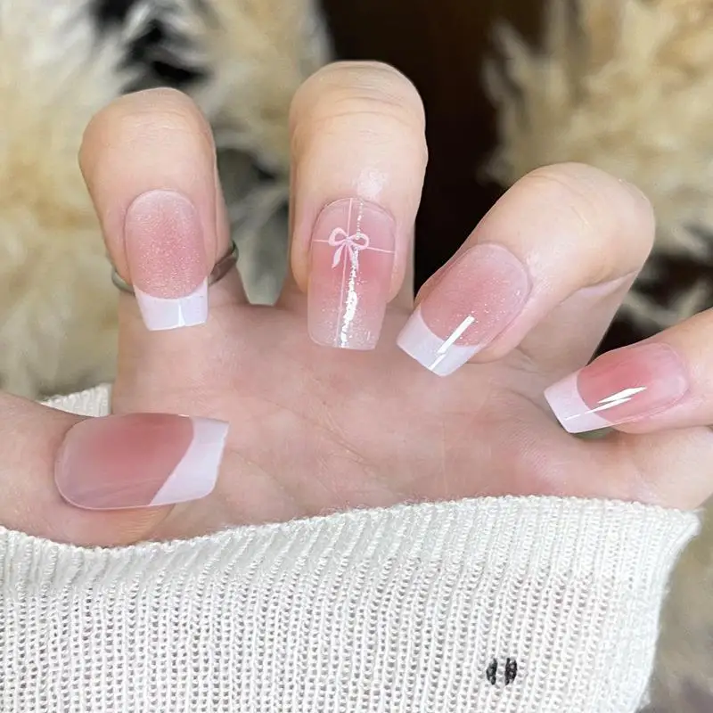 unhas-posticas-artesanais-curtas-com-efeito-degrade-branco-adesivos-de-unha-estilo-coreano-pure-desire-acessorios-de-nail-art