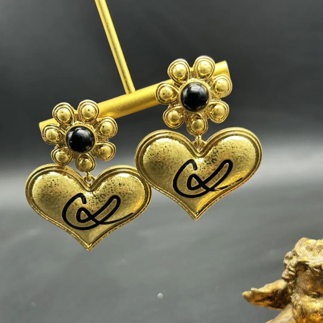

Medieval Vintage French Court Vintage Hip Pull Marking Peach Heart Sweep Shoulder Earrings 925 Stitches Plated with Real Gold