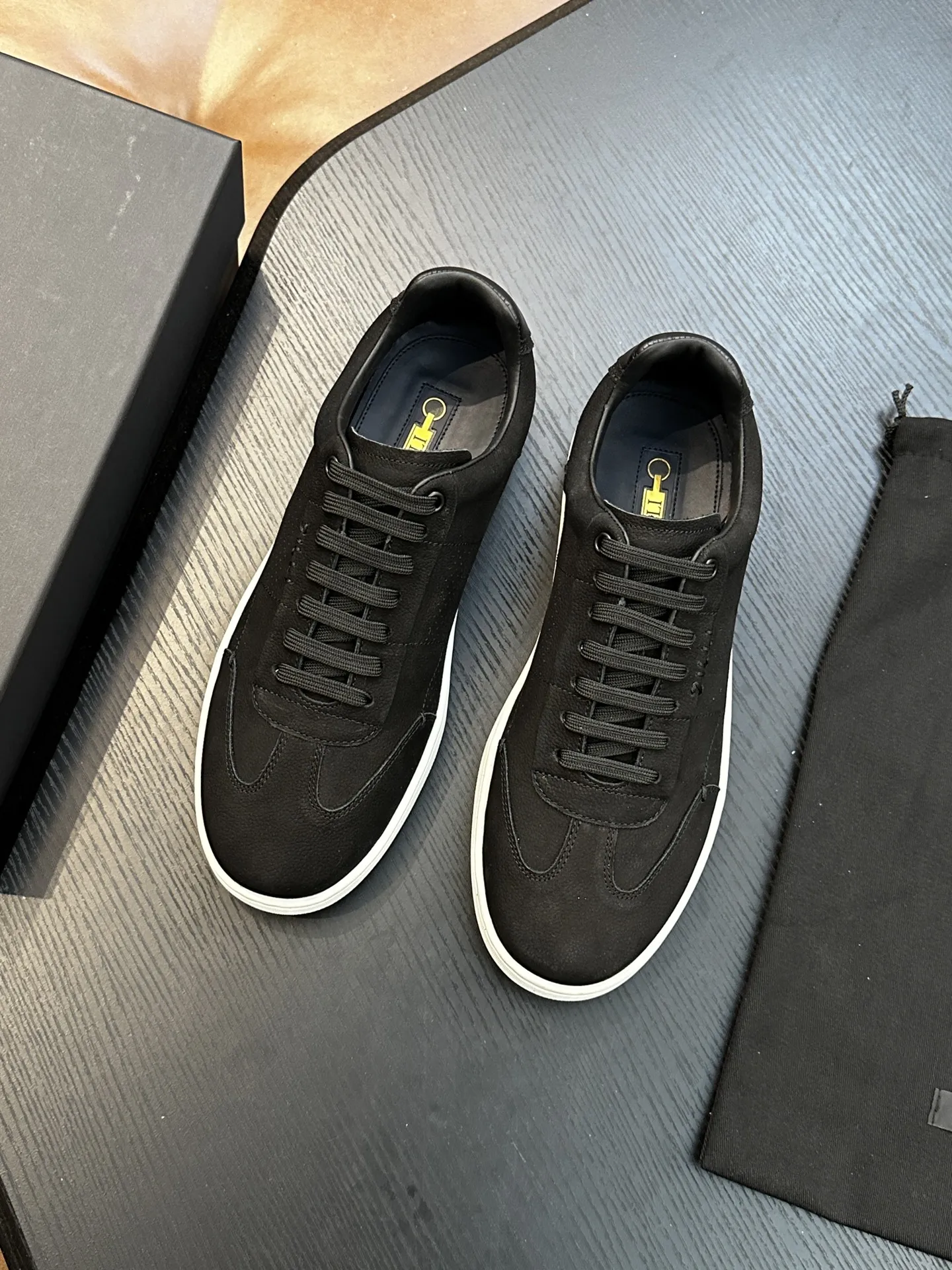 BLLIYOSS Men Shoes Calf leather stitching leather Sports comfort High-quality outdoors Men European OLD MONEY Newly rich 39-44