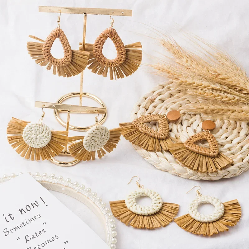 

2 Pairs Handmade Woven Rattan Lafite Grass Earrings Summer Vacation Fan Shaped Earrings for Women Jewelry