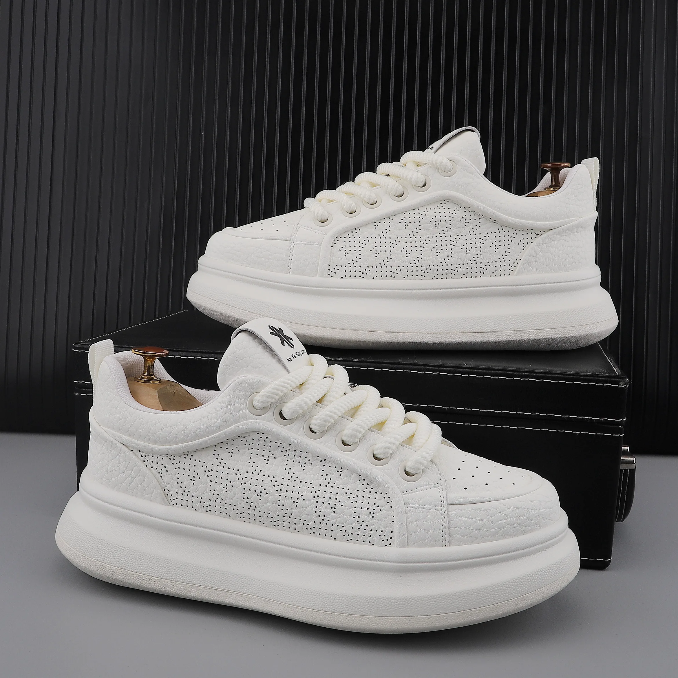 baskets-basses-respirantes-et-tendance-pour-hommes-collection-printemps-2026-–-chaussures-decontractees-sportives-confortables-avec-empeigne-en-maille-style-retro-soudees-par-collage