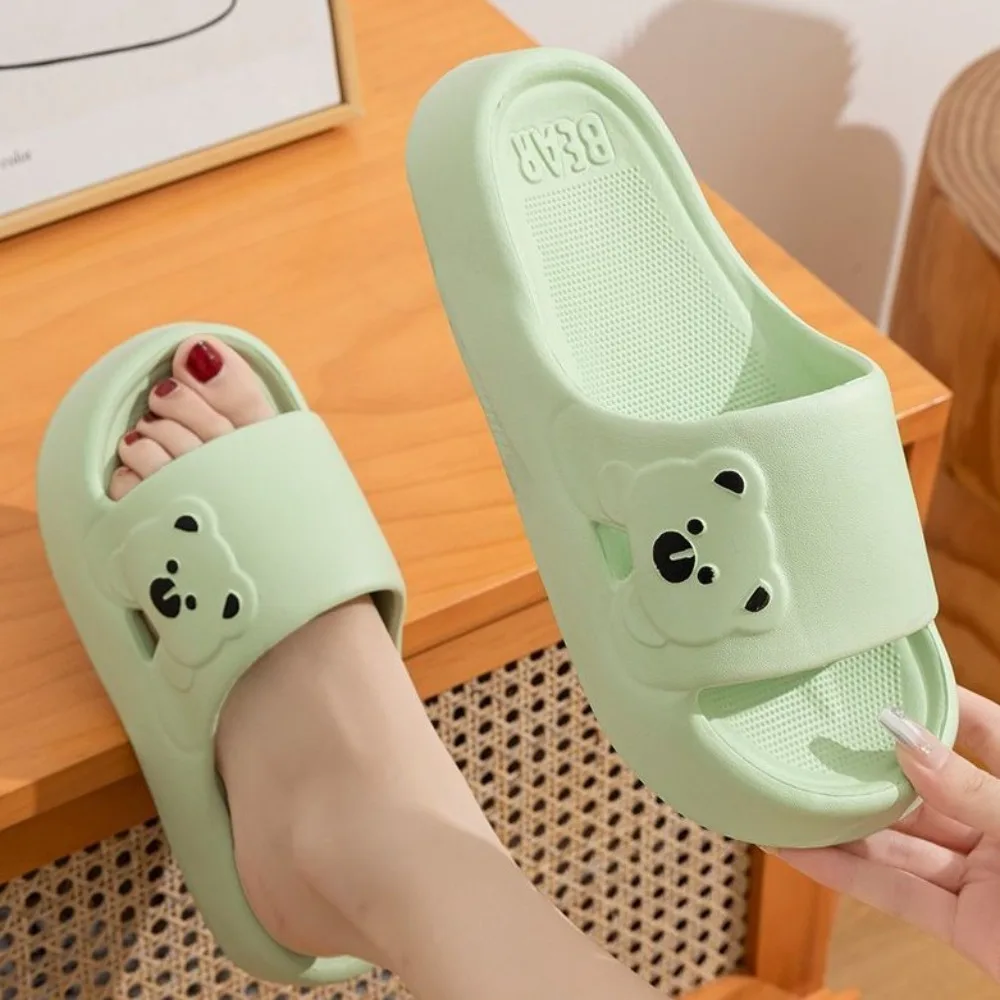 

Модные противоскользящие тапочки из ЭВА, пляжная одежда с открытым носком, тапочки на плоской подошве, женская обувь с защитой от запаха, тапочки с мультяшным медведем для ванной комнаты