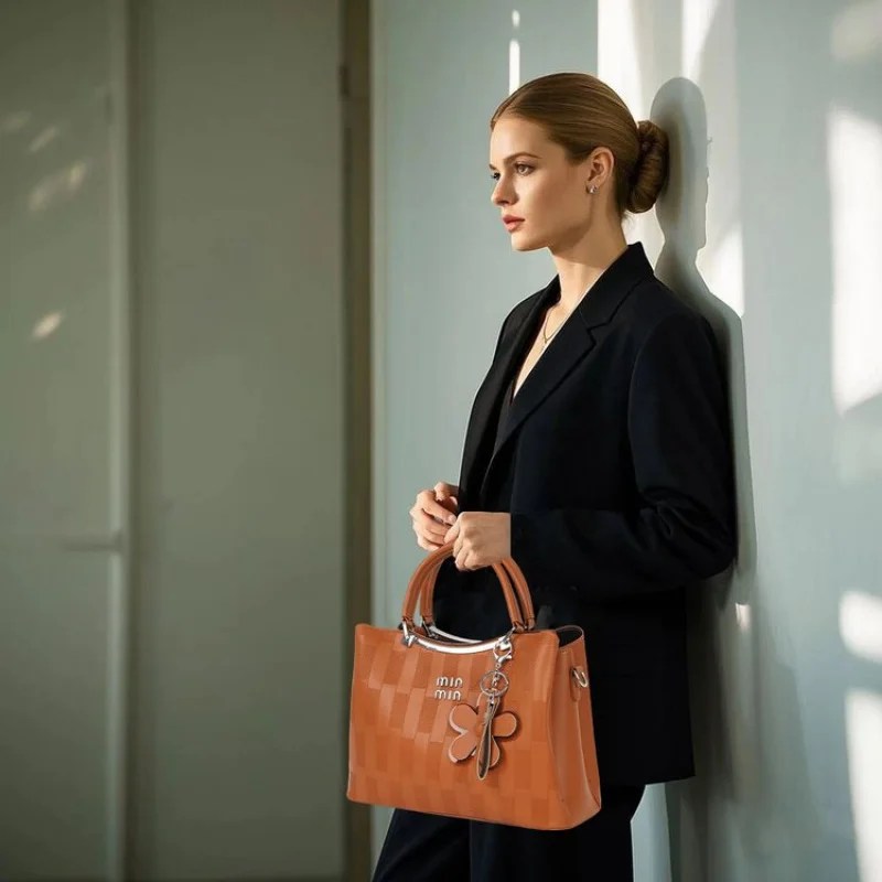 

ladies trendy woven straw tote bag large capacity lightweight breathable handbag summer beach picnic travel shopping bag