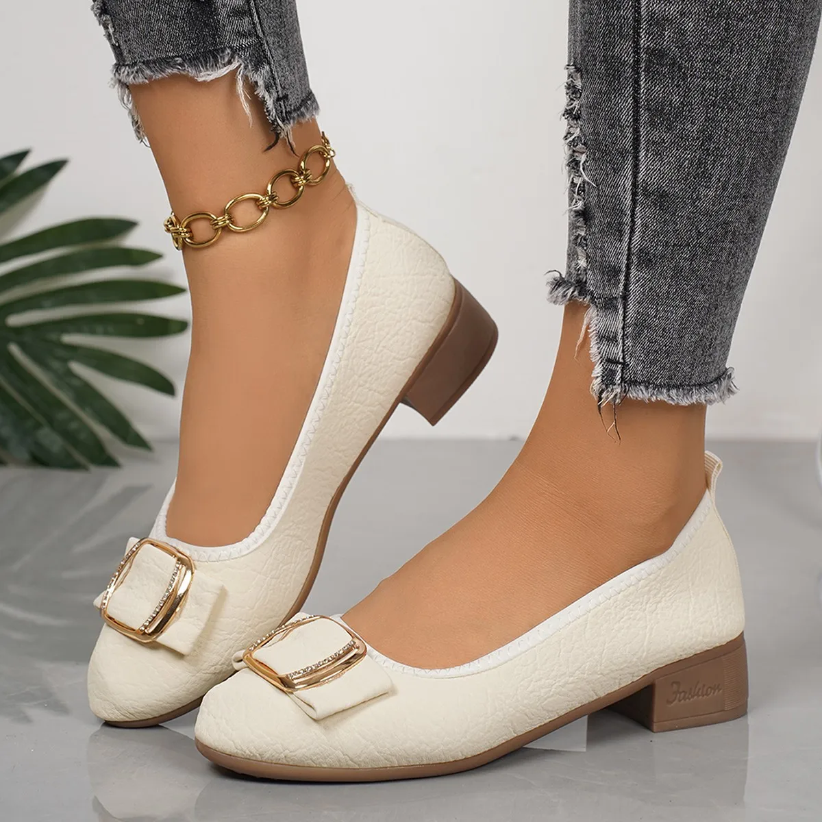 

Women's shoes 2025 Soft Sole and Soft Surface Single Shoes Summer New Shallow Mouth Metal Buckle Non-slip Square Heel Shoes