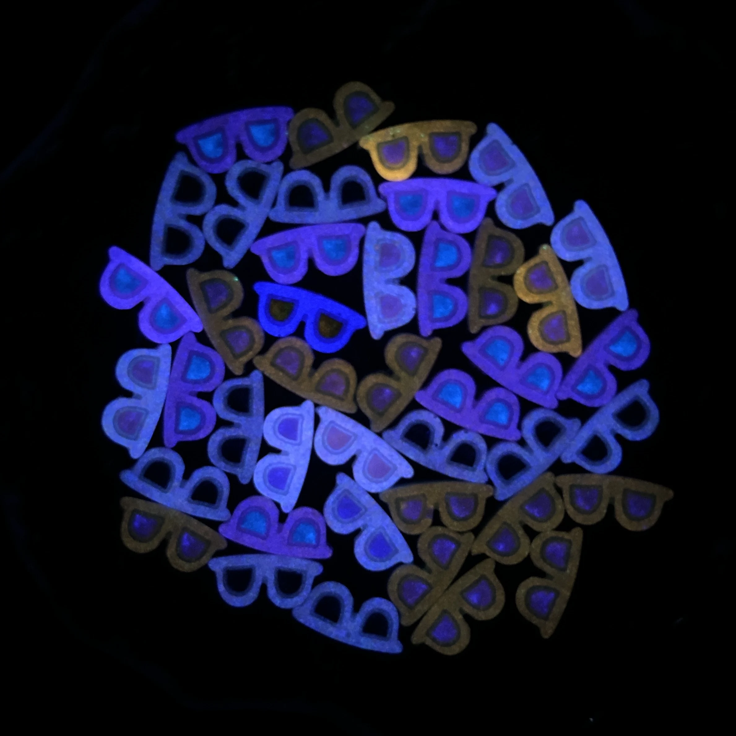 50PCS Luminous Quirky Sunglasses Nail Charms Kawaii Colorful Creative Glasses Resin Nail Art Decorations for DIY Pendant Nails