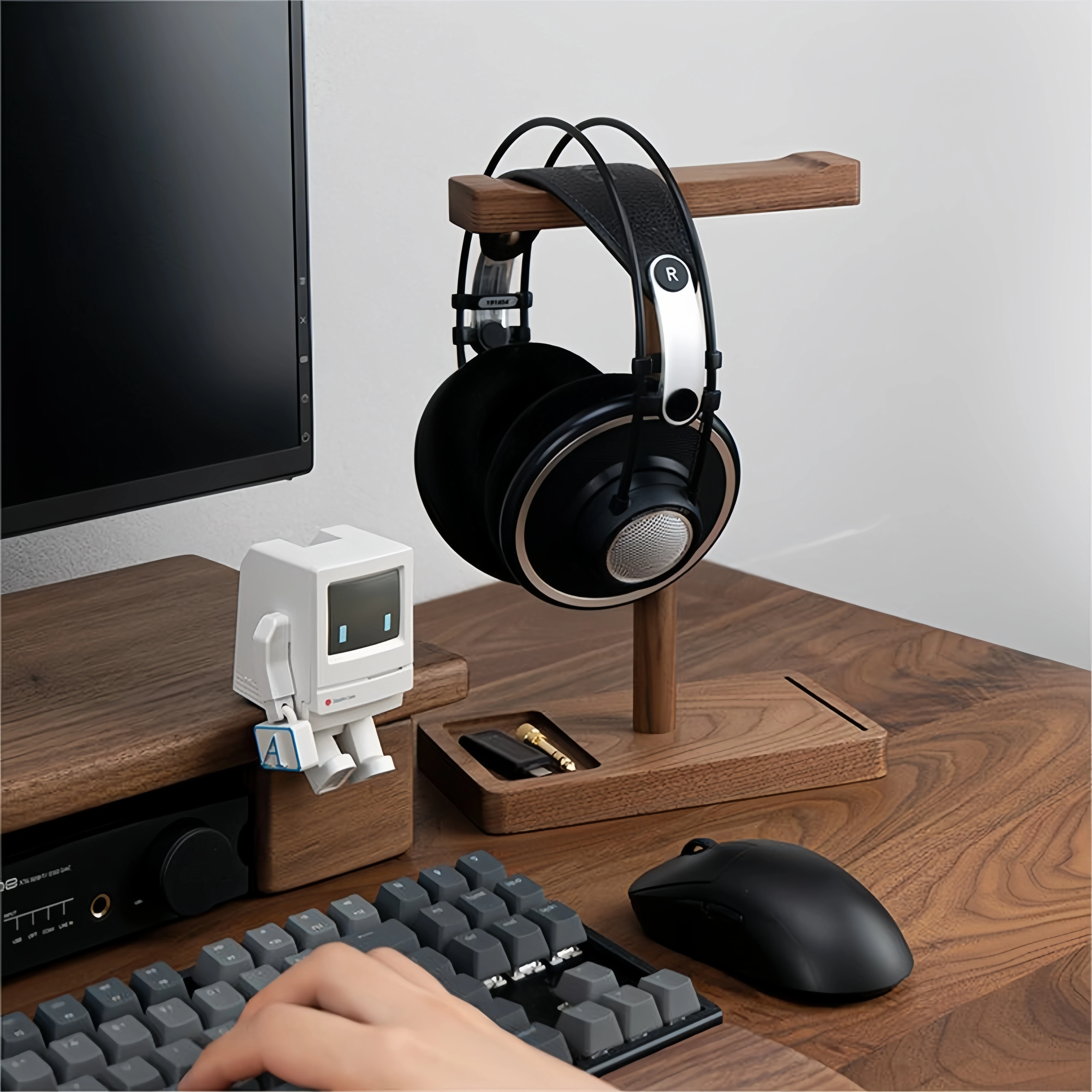 Headphone Stand Made of Wood Black Walnut Beech Wood Anti-slip Base Natural Wood for All Headphones Size Fits All Headset