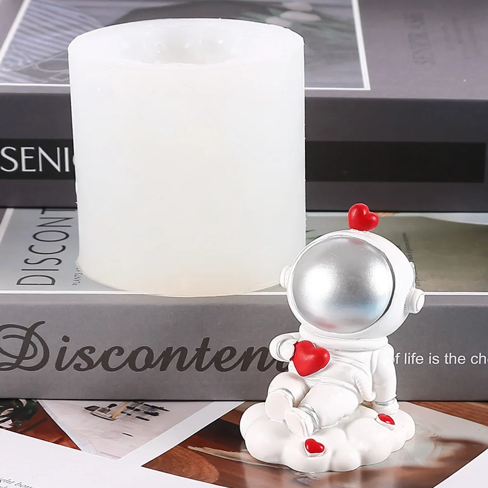 New Space Astronauts Silicone Candle Mold Gypsum form Carving Art Aromatherapy Plaster Home Decoration Mold Wedding Gift Handmad