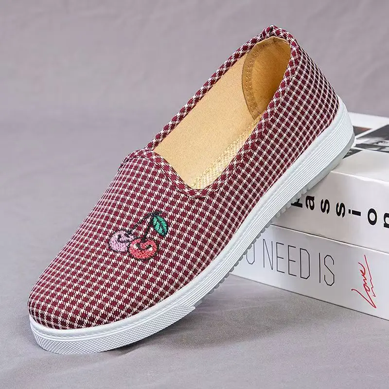 sapatos-femininos-de-tecido-xadrez-com-sola-plana-leves-respiraveis-com-ponta-redonda-estilo-slip-on-para-idosas-cor-nude-primavera-verao