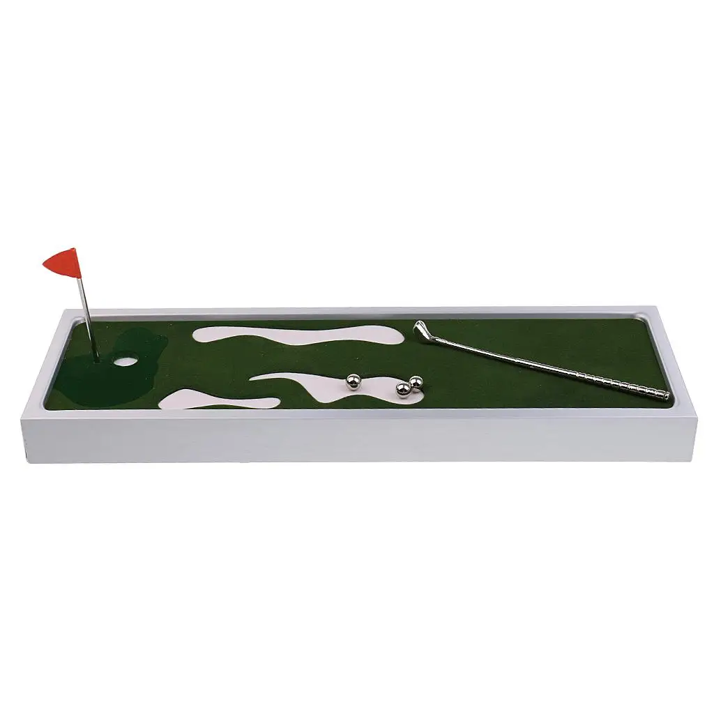 

Family Entertainment Tabletop Golf Game Set Green Board Game Accessories for Students and Friends