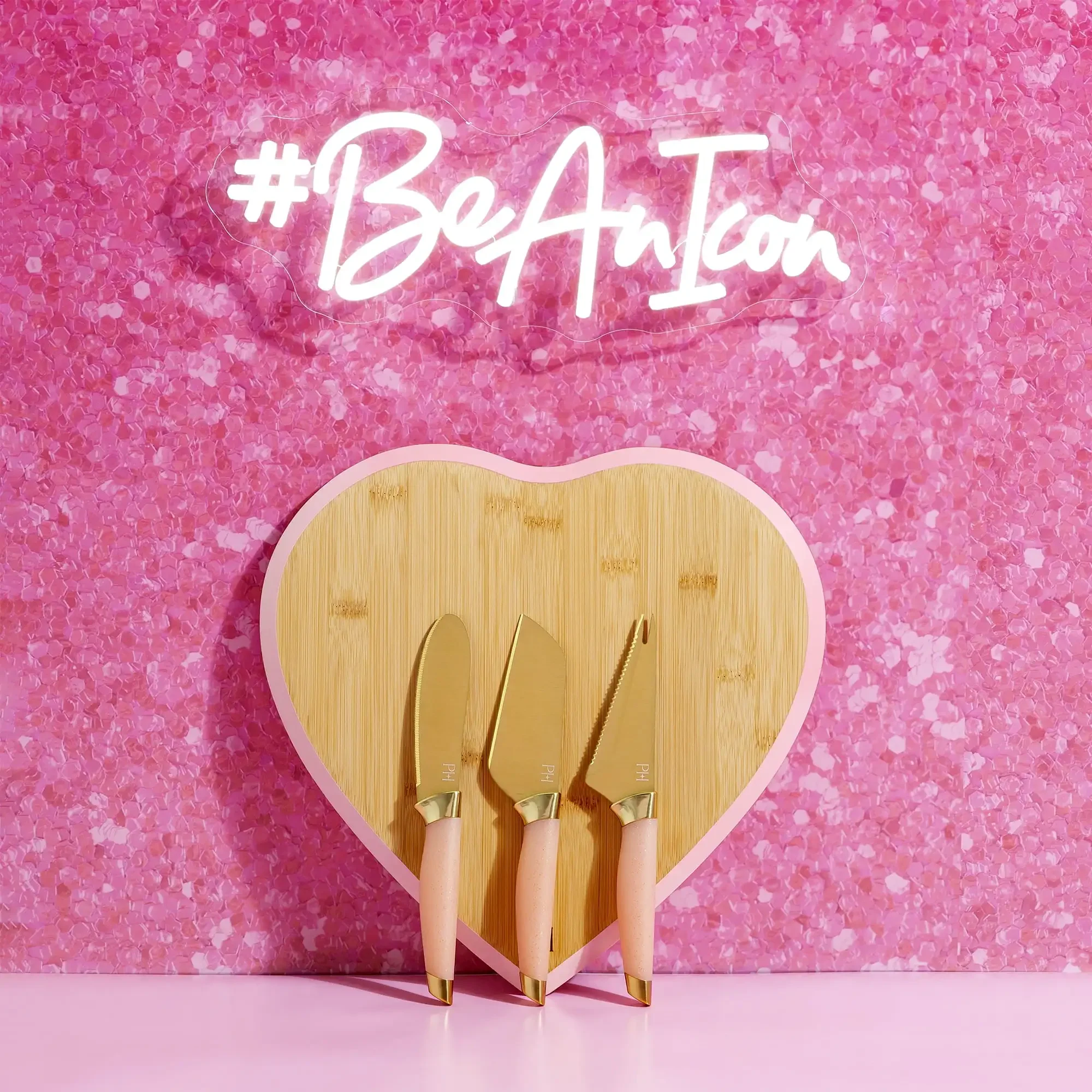 Conjunto de tábua de queijo de 4 peças com grande tábua de bambu reversível em forma de coração rosa, para servir e entretenimento