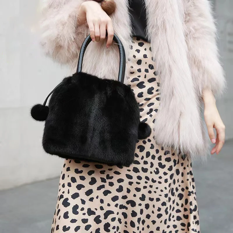 

Real Mink Fur Bag Women Party Handbag Winter Plush Bag Ladies Clutch Bag Luxury Crossboby Bag With String And Two Balls