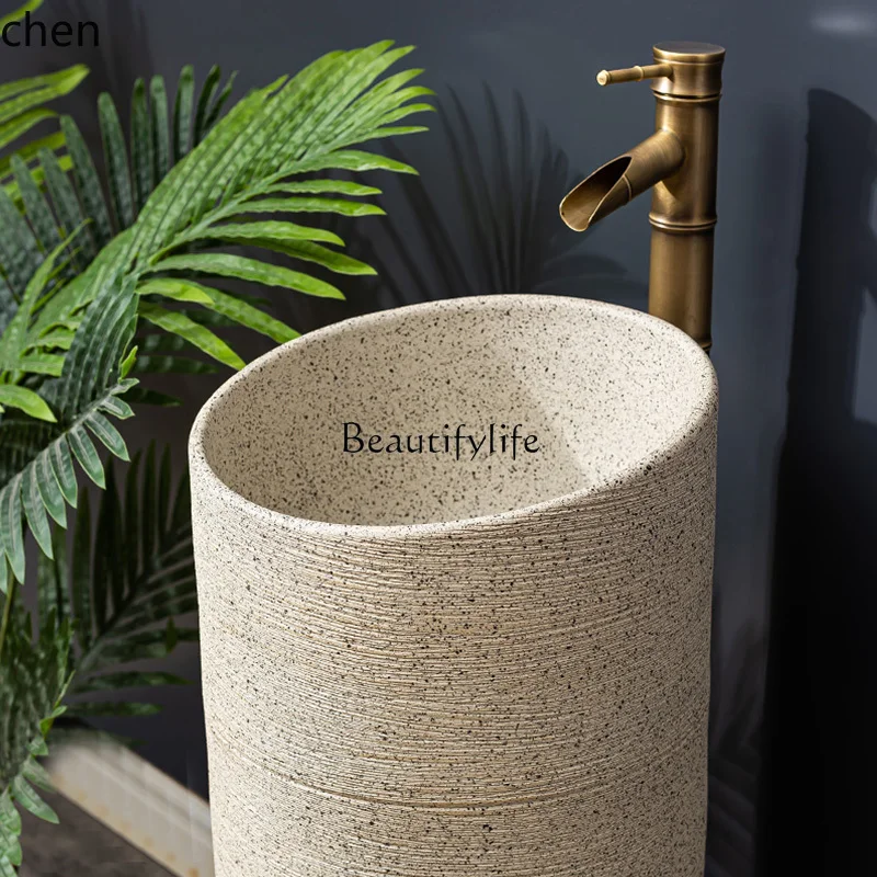 domestico piccolo appartamento colonna dal pavimento al soffitto lavabo balcone piscina esterna lavabo 6