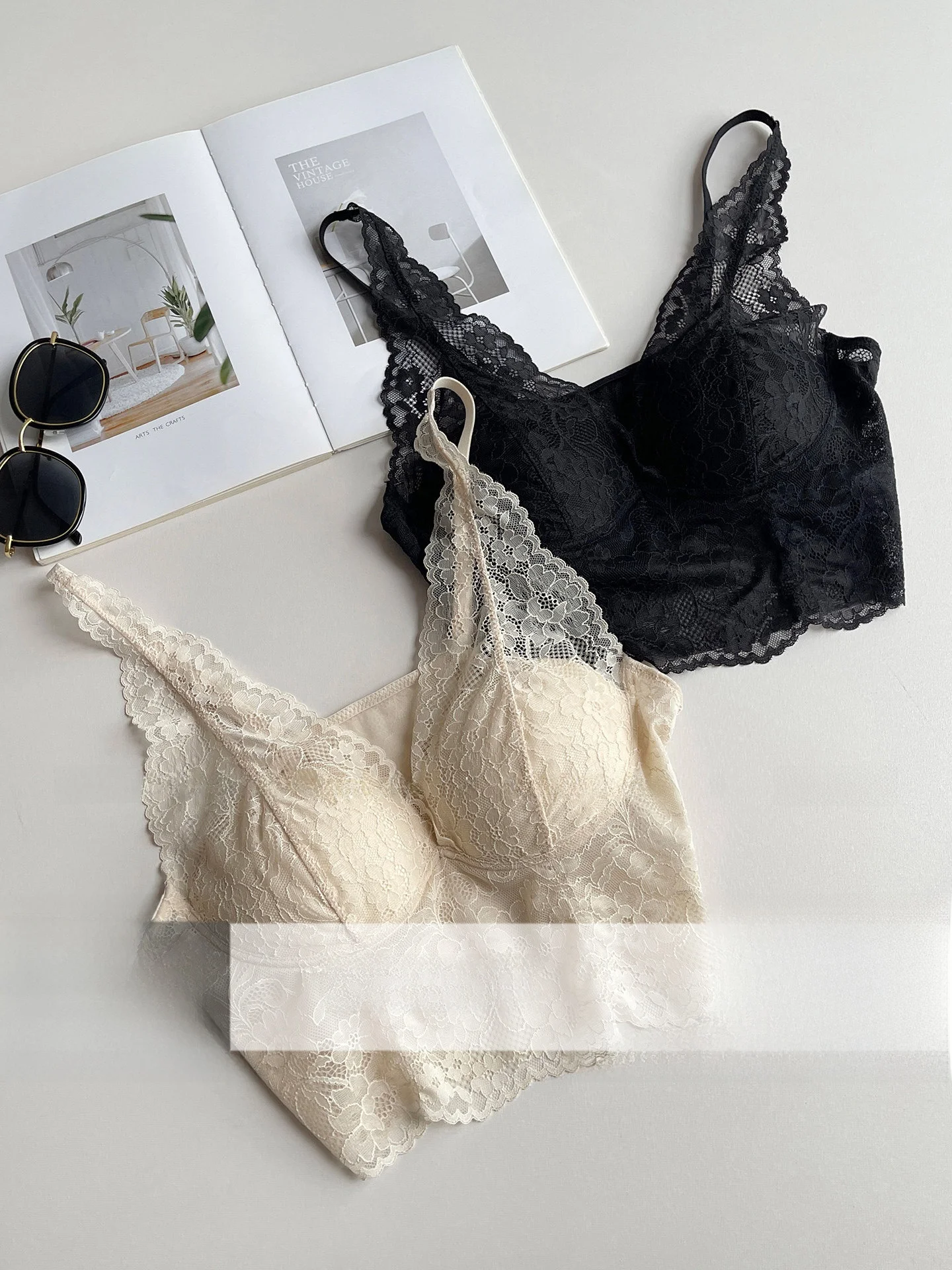 

Корейский модный шелковый кружевной топ-бюстье для небольшой груди, с эффектом сборки, женская внутренняя/наружная одежда, V-образный вырез, нейлон-спандекс, смесовая ткань