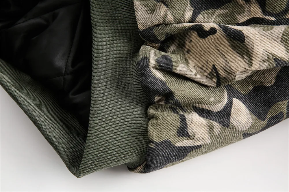 Herren Camo Blumenmuster Kunstfell Kapuzen-Bomberjacke Winter Dicke Fleece-Gefütterte Kurze Gefütterte Jacke Lose Y2K Streetwear Männliche Freizeit-Oberbekleidung – Detail 9