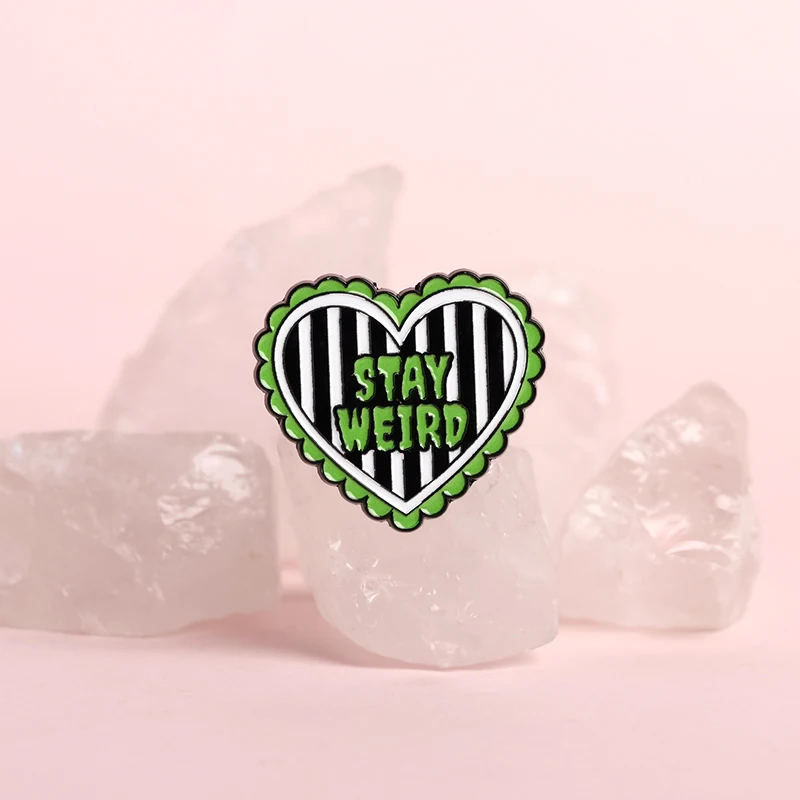 Stay Weird Be Creepy Heart Enamel Pins Punk Gothic Brooches Backpack Lapel Badge Halloween Jewelry Gift for Friends Wholesale