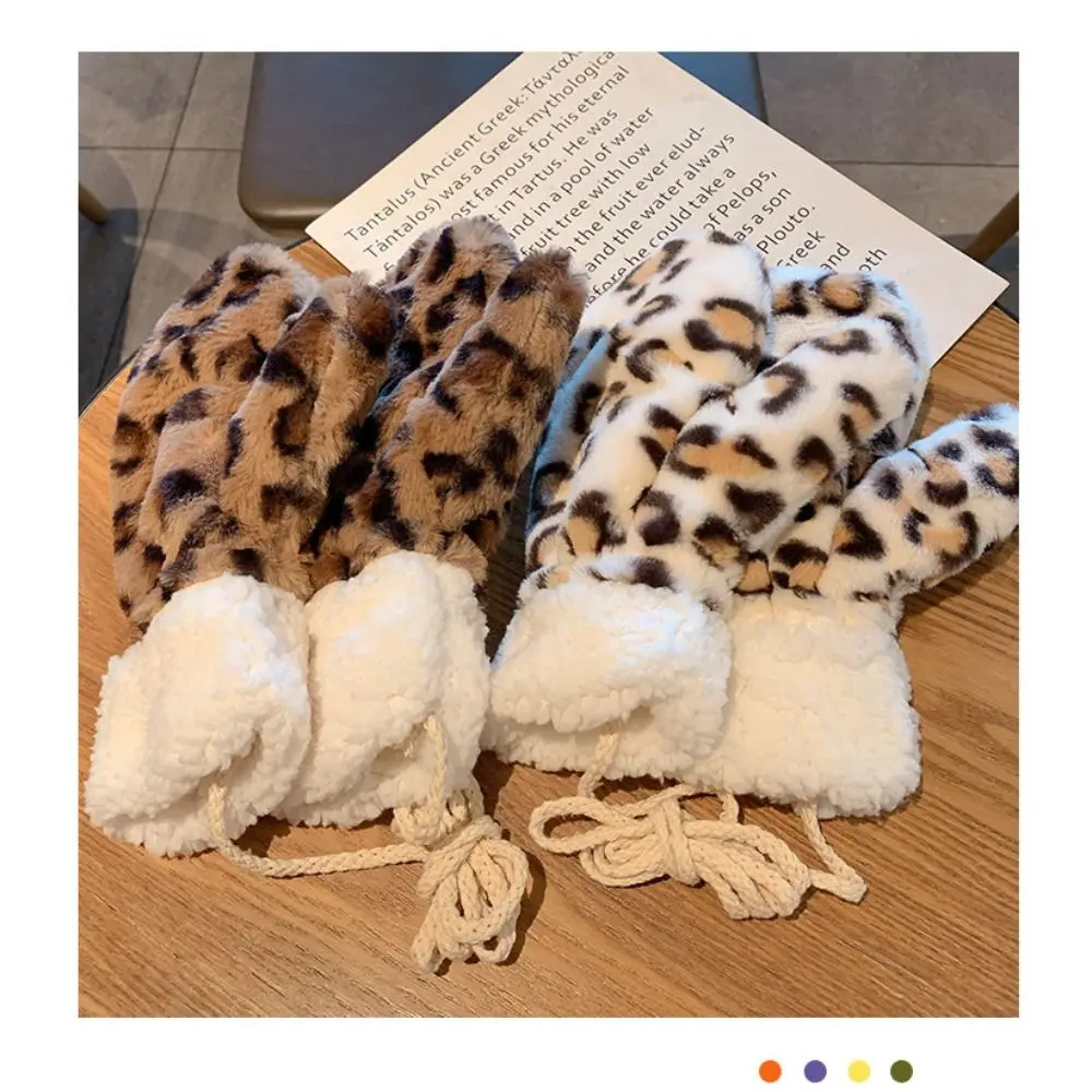 

Милые перчатки с леопардовым принтом, мягкие зимние перчатки с принтом коровы, дизайн с лямкой на шее, перчатки с полными пальцами на флисовой подкладке, холодная погода