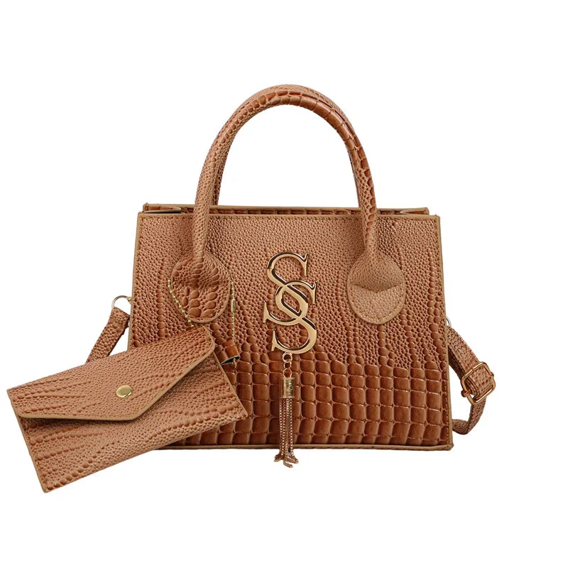 حقيبة كروس عصرية بحروف 2025 جديدة للنساء، محفظة كتف مربعة صغيرة غير رسمية، حقيبة بنمط تمساح خفيف للاستخدام اليومي