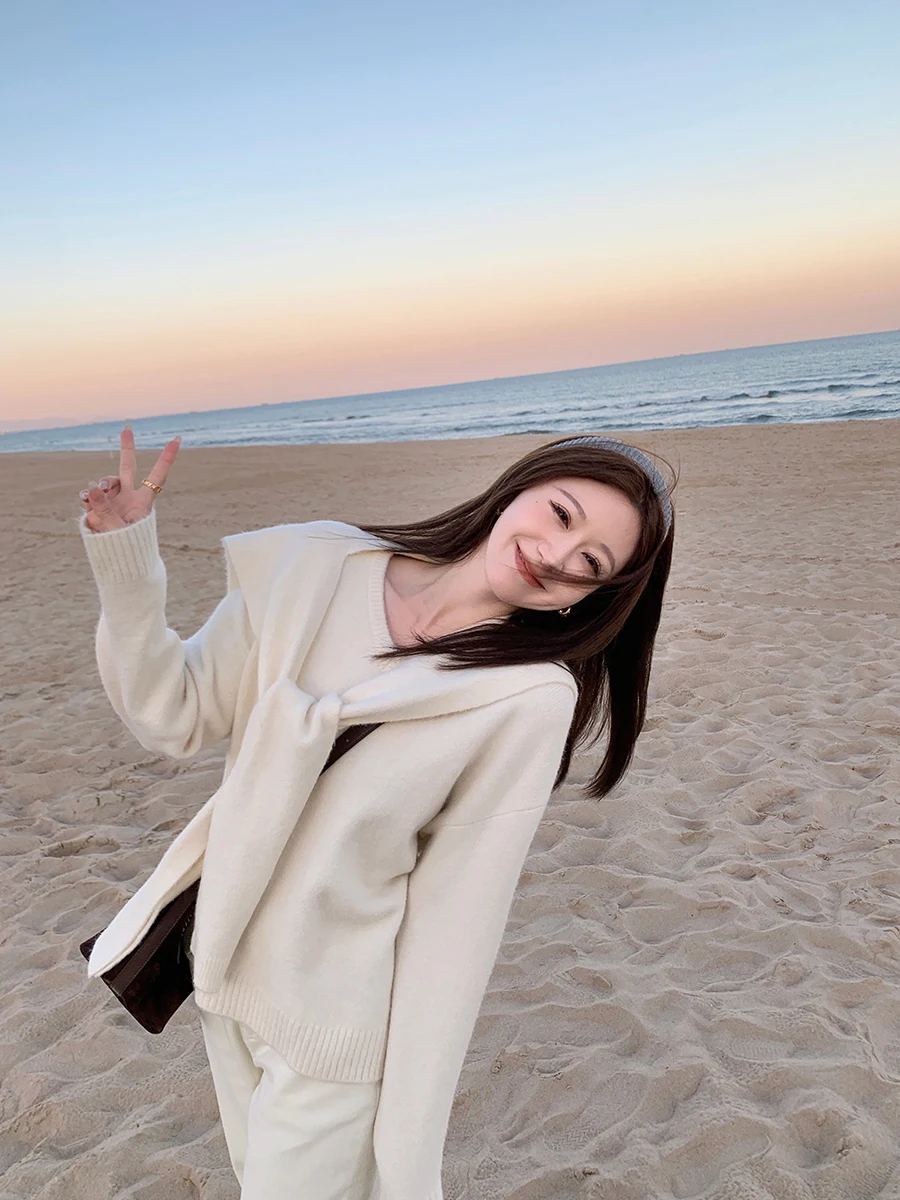 

Женский шерстяной вязаный свитер YANUOYU однотонного цвета, высококачественный, с V-образным вырезом, стандартной длины, для повседневной носки